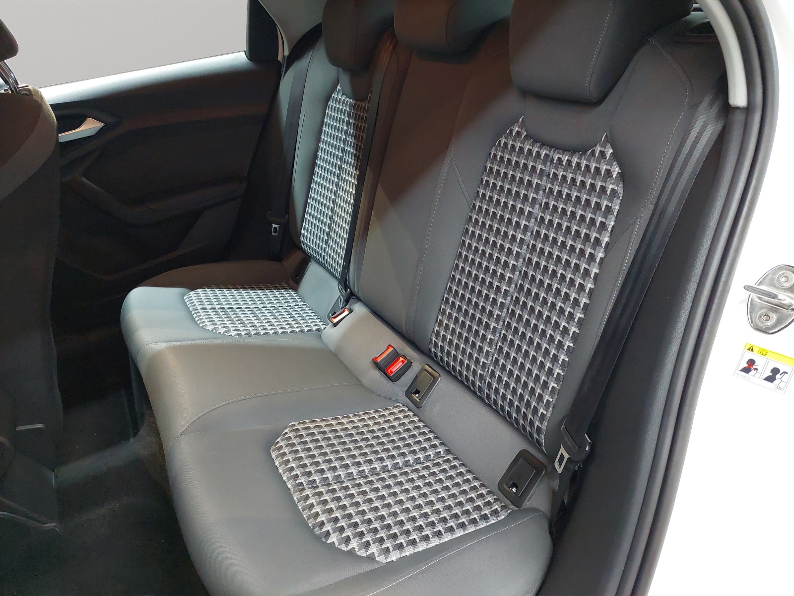 AUDI A1 Sportback 30 TFSI advanced Attraction S-tronic-image-7