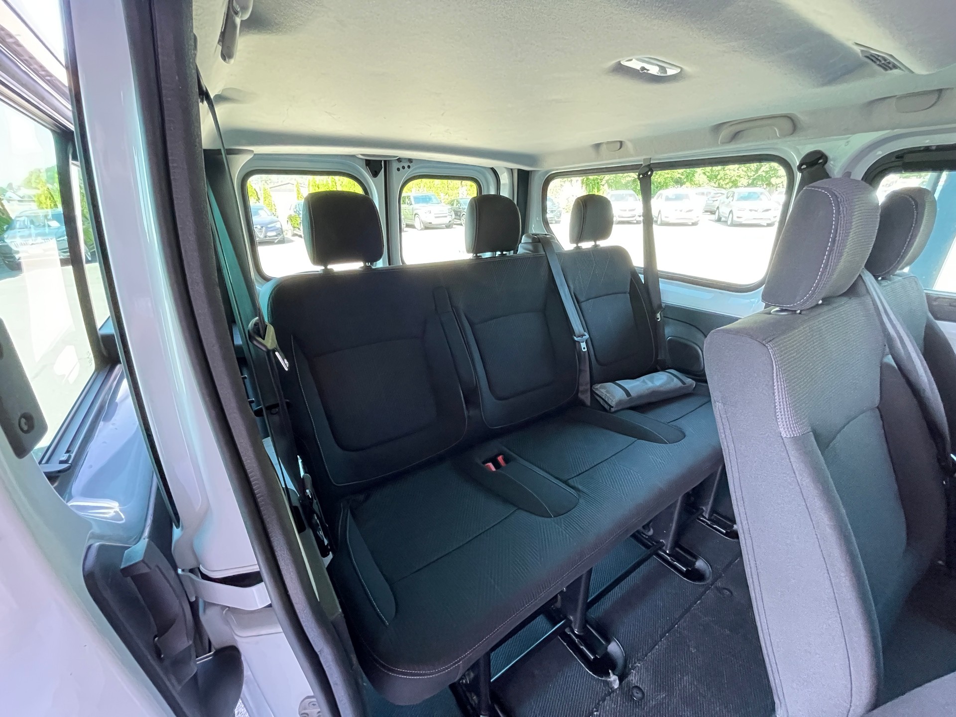 RENAULT Trafic ENERGY dCi 145 Grand Passenger Dynamique-image-12
