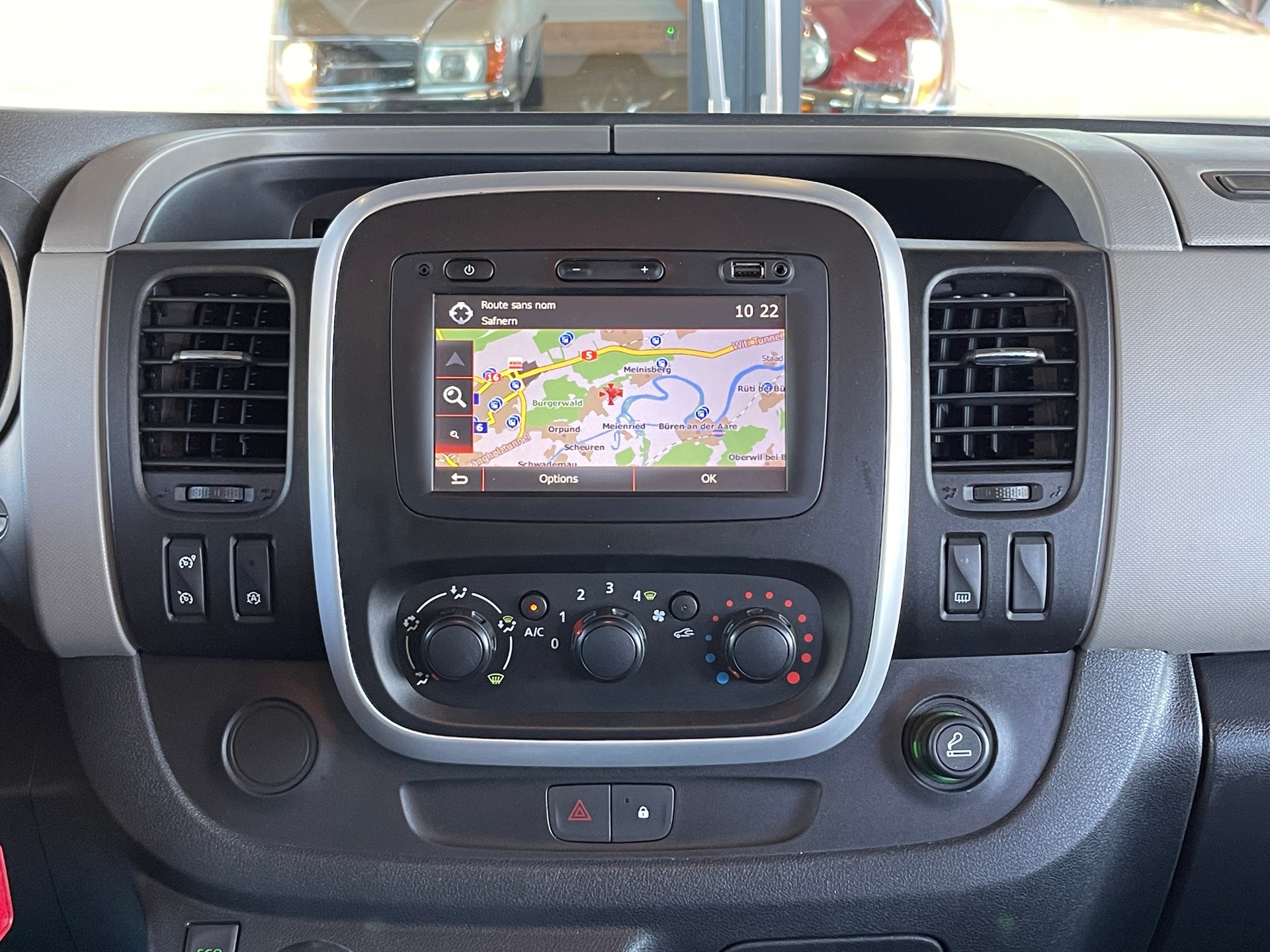 RENAULT Trafic ENERGY dCi 145 Grand Passenger Dynamique-image-9