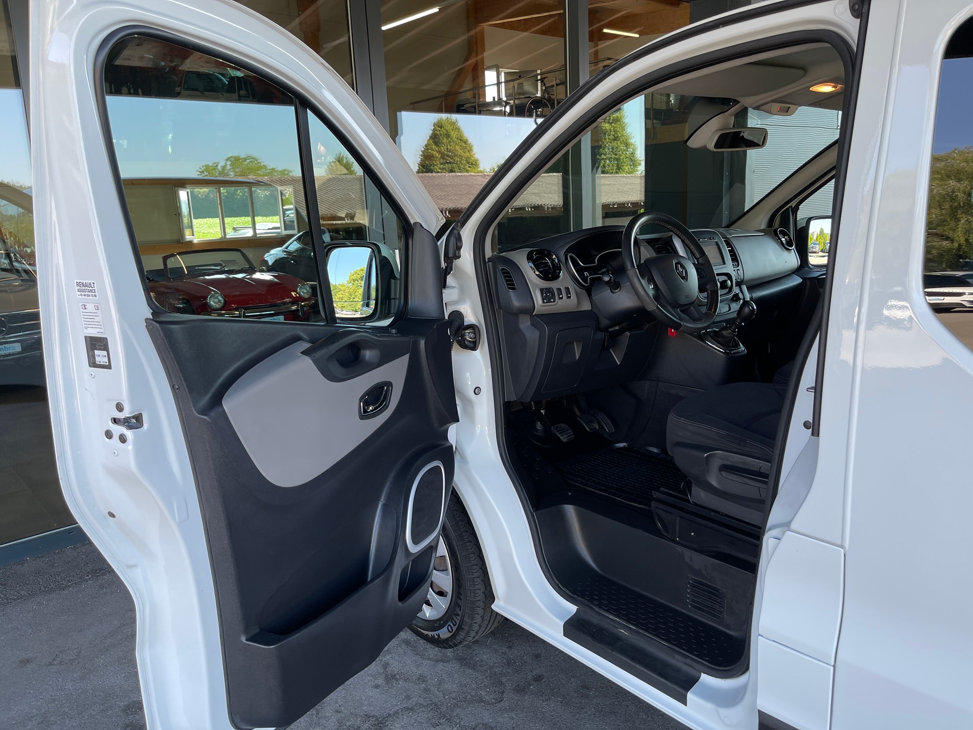 RENAULT Trafic ENERGY dCi 145 Grand Passenger Dynamique-image-6