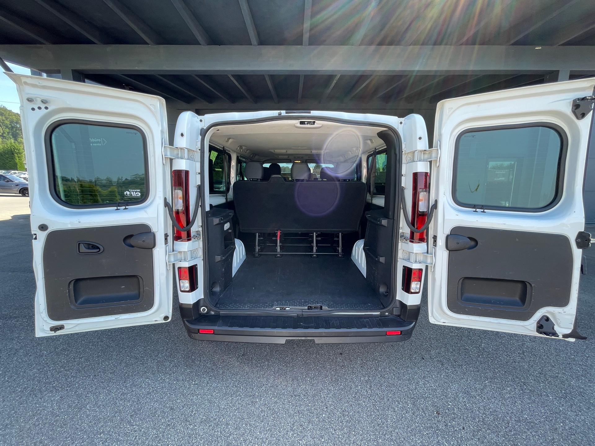 RENAULT Trafic ENERGY dCi 145 Grand Passenger Dynamique-image-14