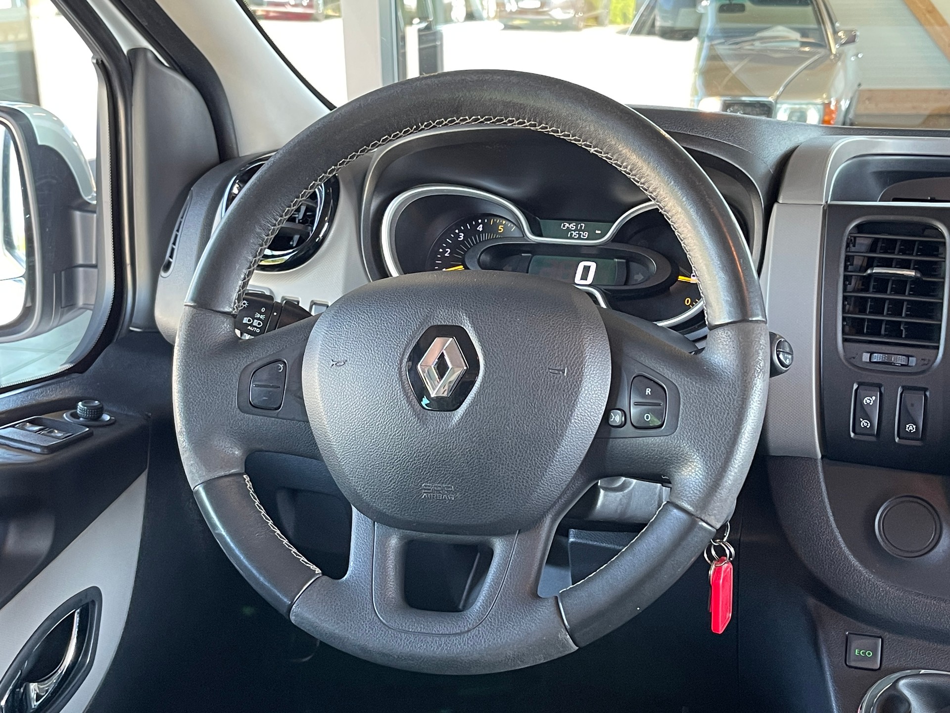 RENAULT Trafic ENERGY dCi 145 Grand Passenger Dynamique-image-8
