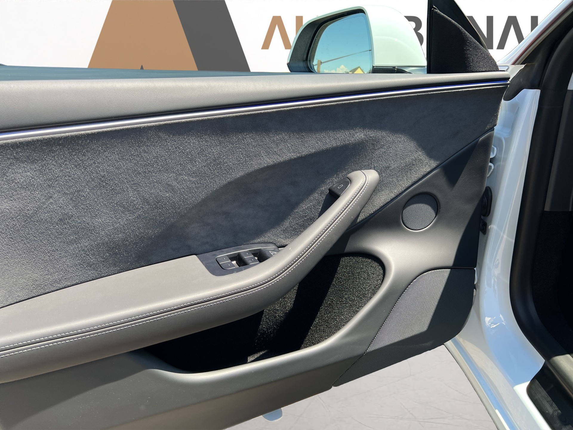 TESLA Model 3 Long Range Dual Motor AWD-image-10