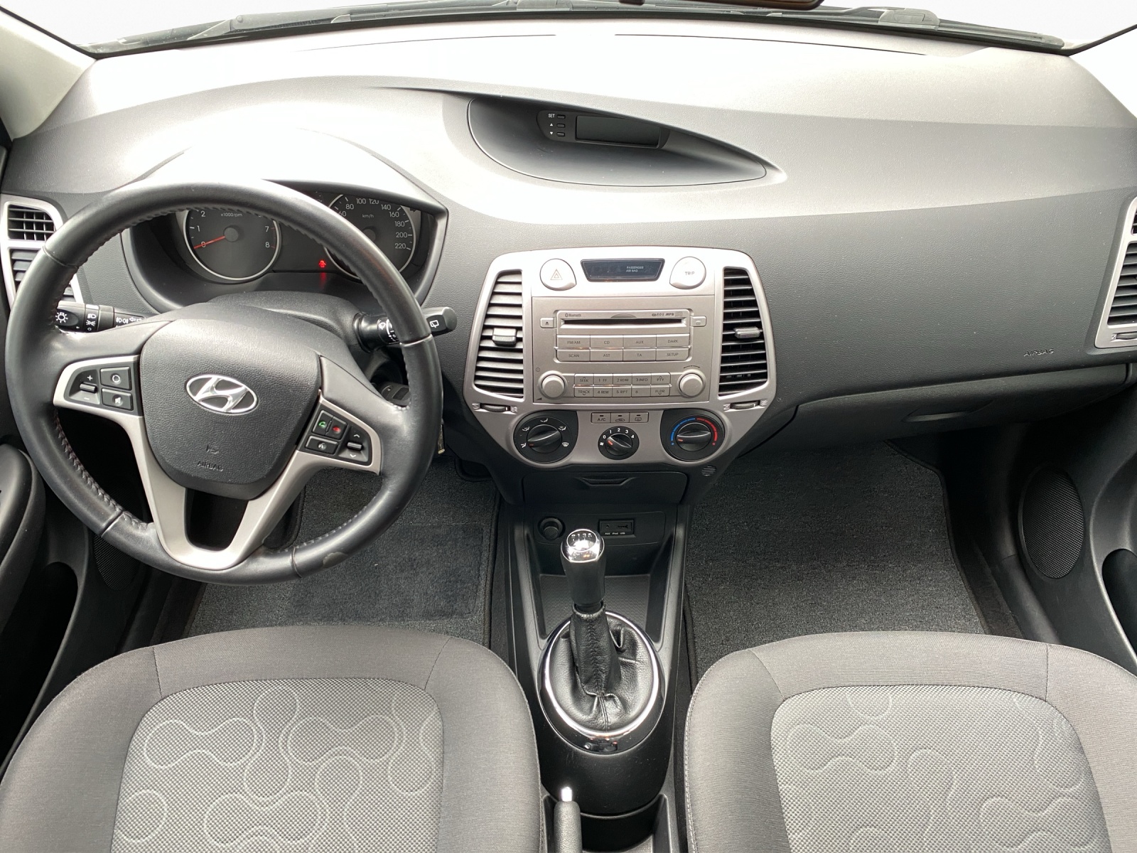 HYUNDAI i20 1.4 Style-image-11