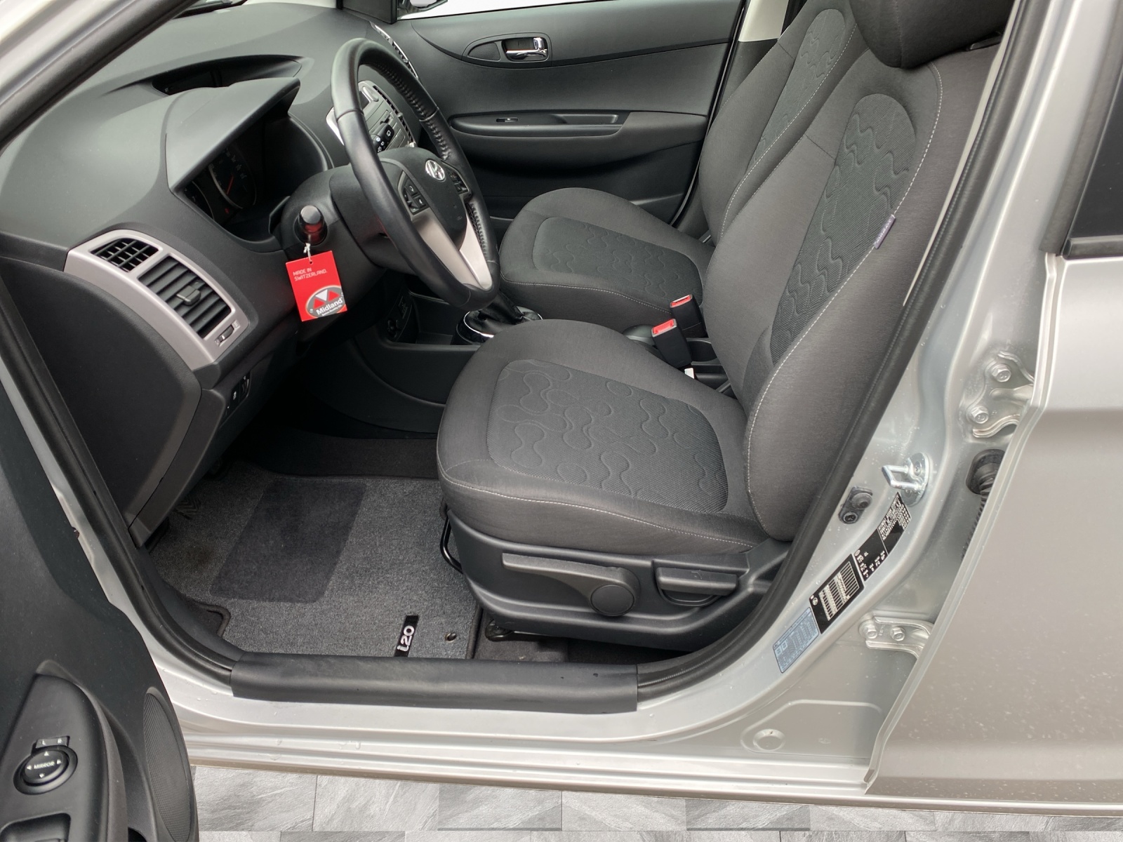 HYUNDAI i20 1.4 Style-image-9
