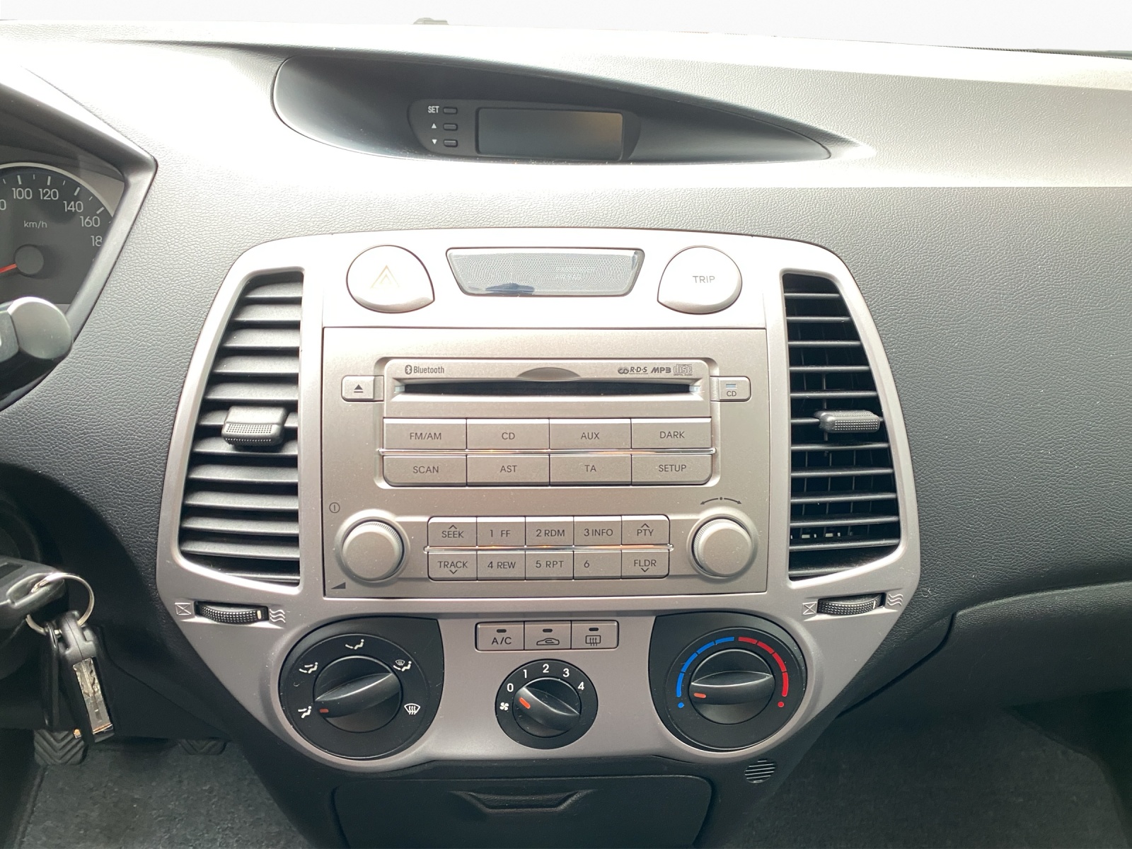 HYUNDAI i20 1.4 Style-image-14