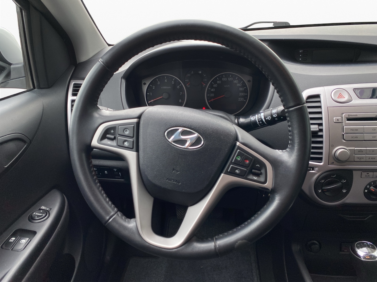 HYUNDAI i20 1.4 Style-image-12