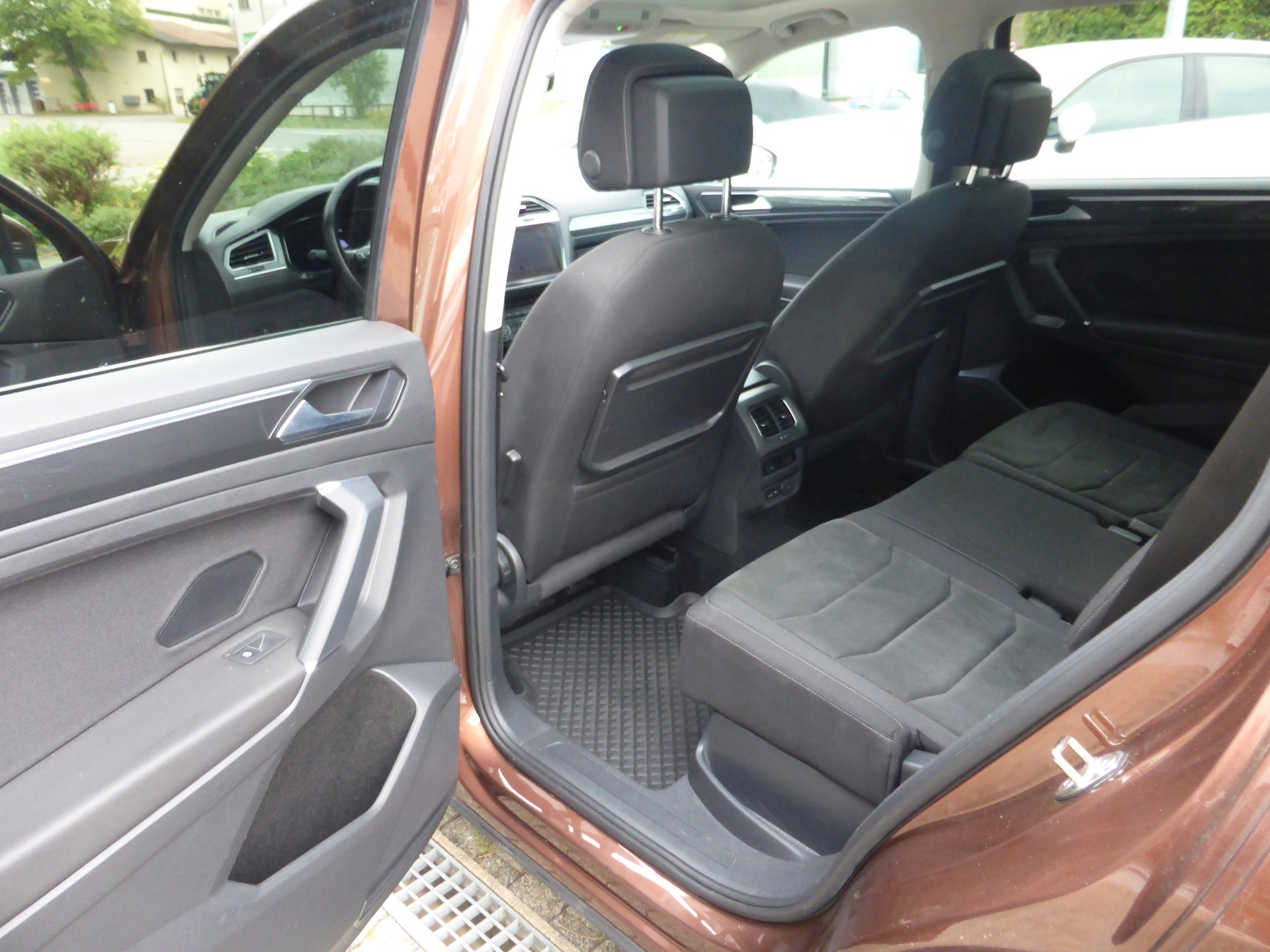 VW Tiguan Allspace 2.0TSI Highline 4Motion DSG-image-12