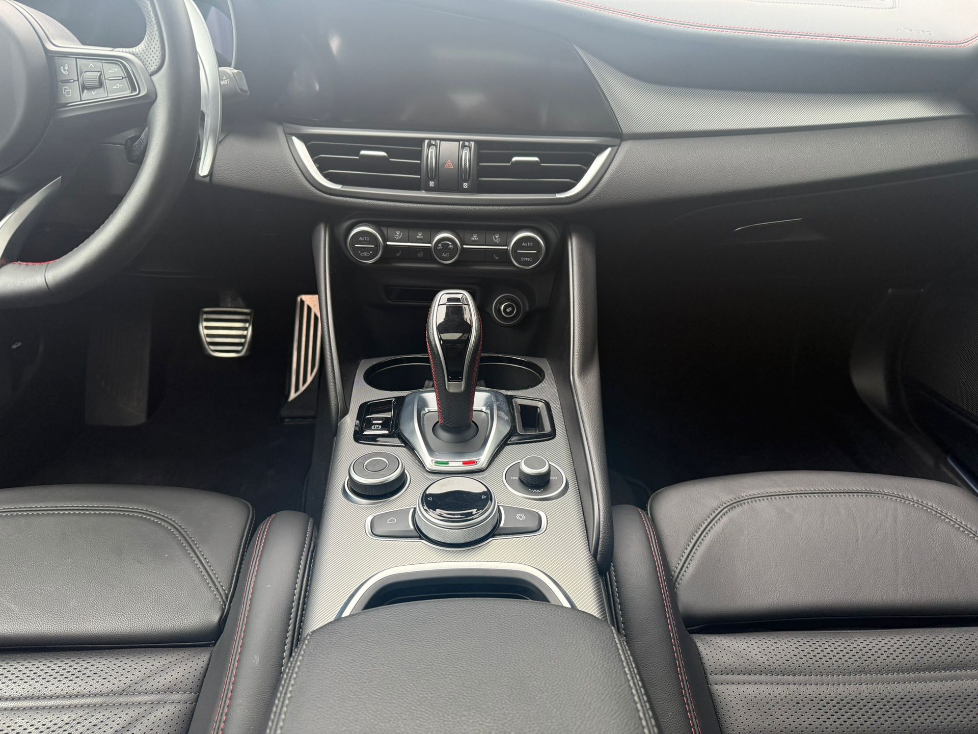 ALFA ROMEO Giulia 2.0 Competizione 280PS Q4 AT8 MY23/24-image-10