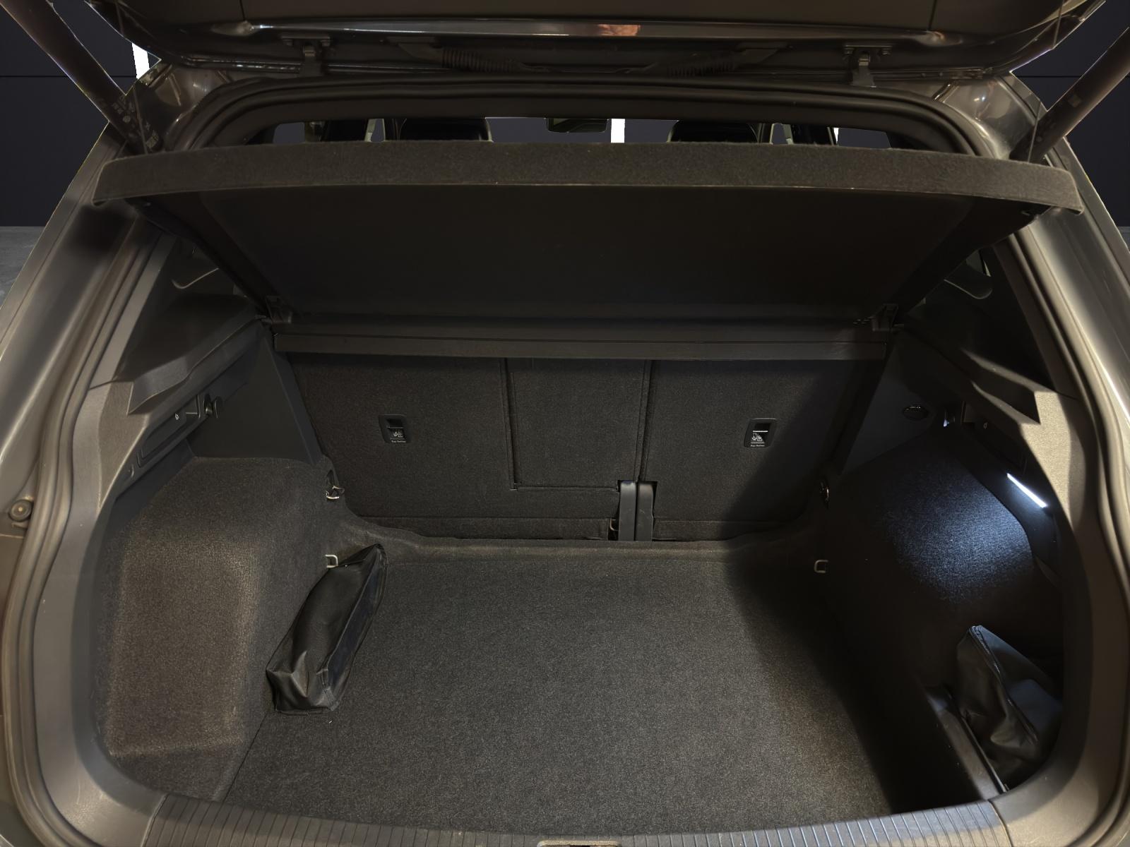 VW Tiguan 2.0 TDI SCR R-Line DSG mit Anhängerkupplung abschwenkbar!-image-4