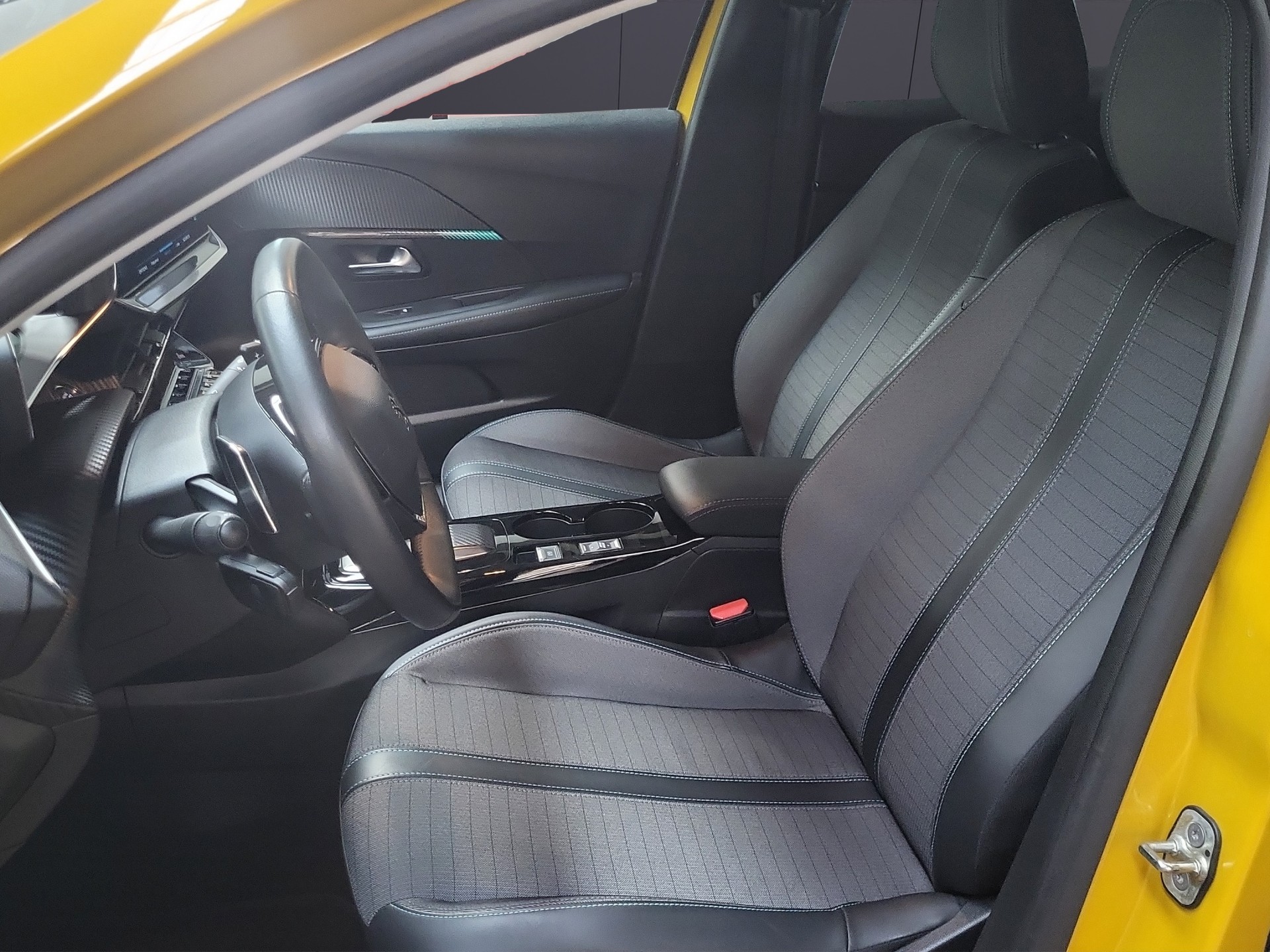 PEUGEOT 208 1.2 Allure Pack-image-4