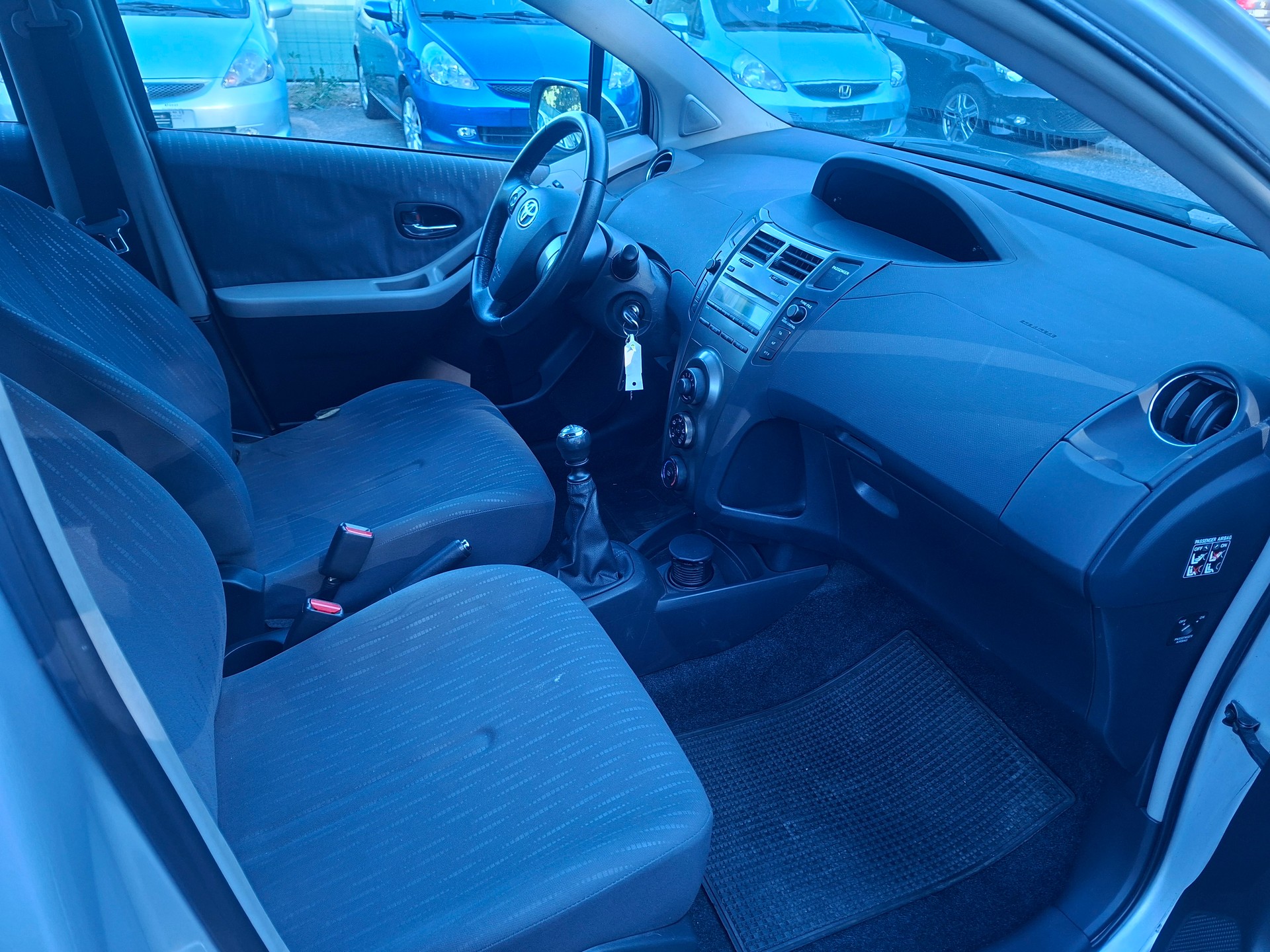 TOYOTA Yaris 1.33 Linea Luna-image-9