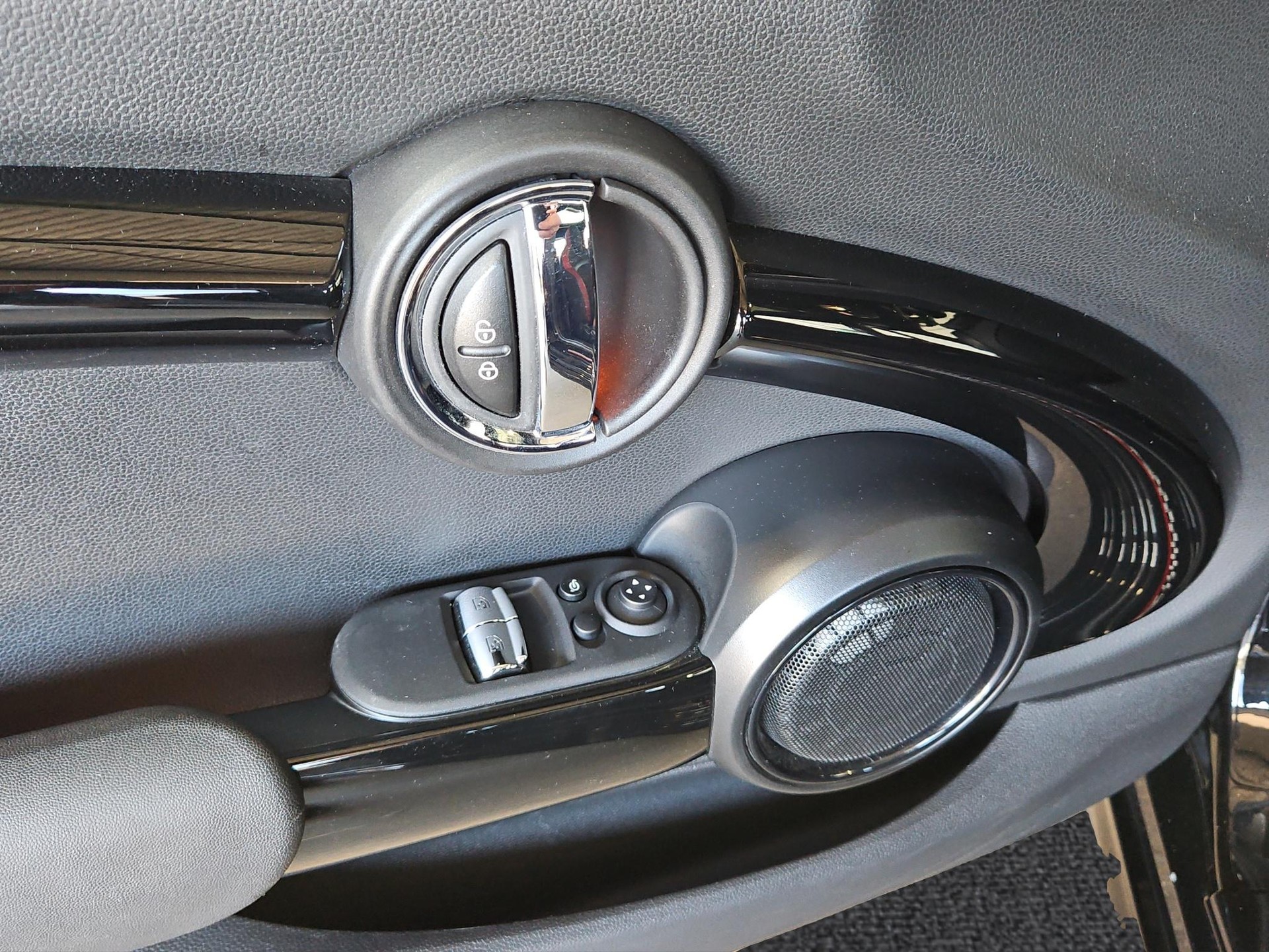 MINI JCW 3door F65-image-12