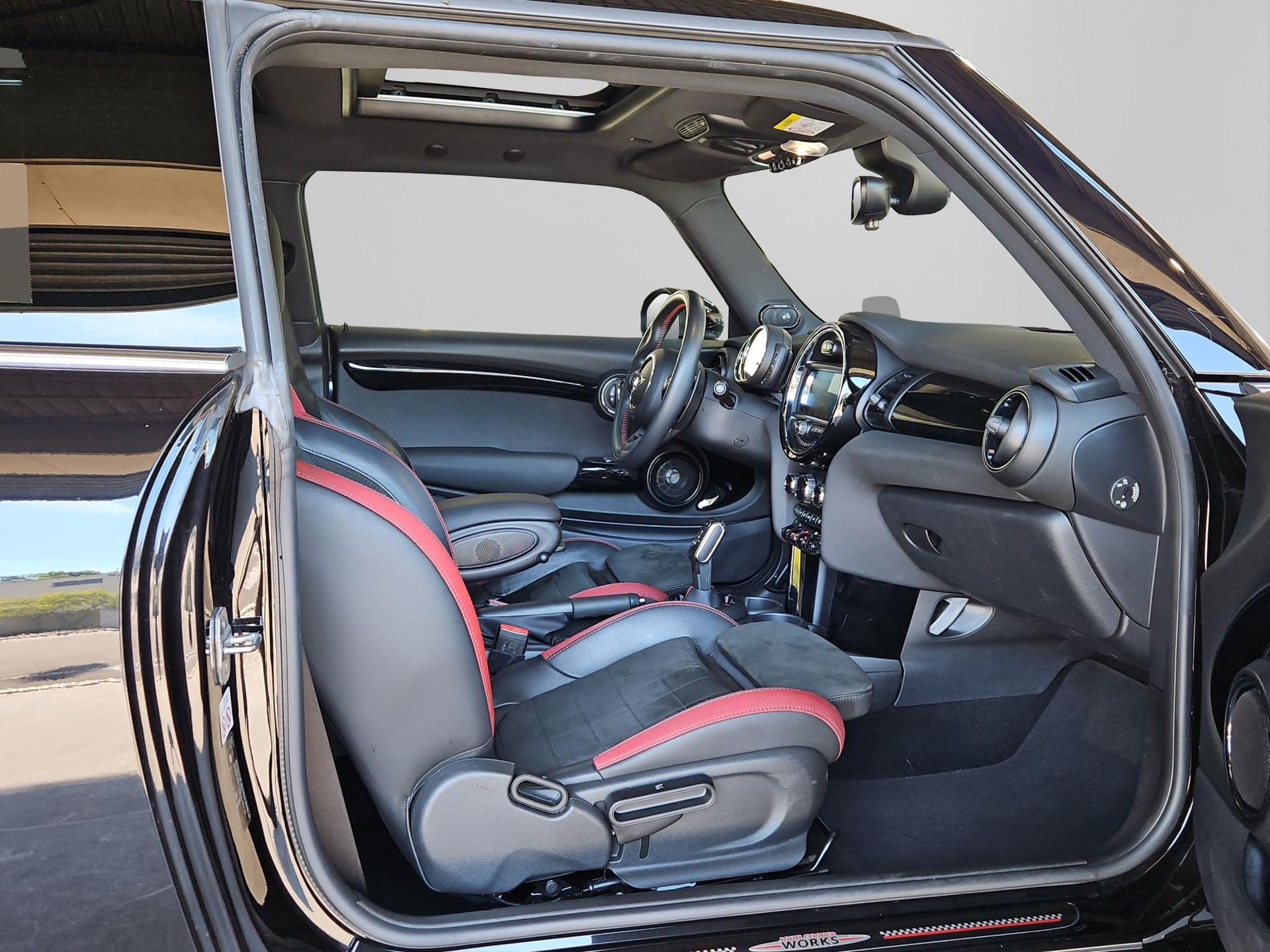 MINI JCW 3door F65-image-17