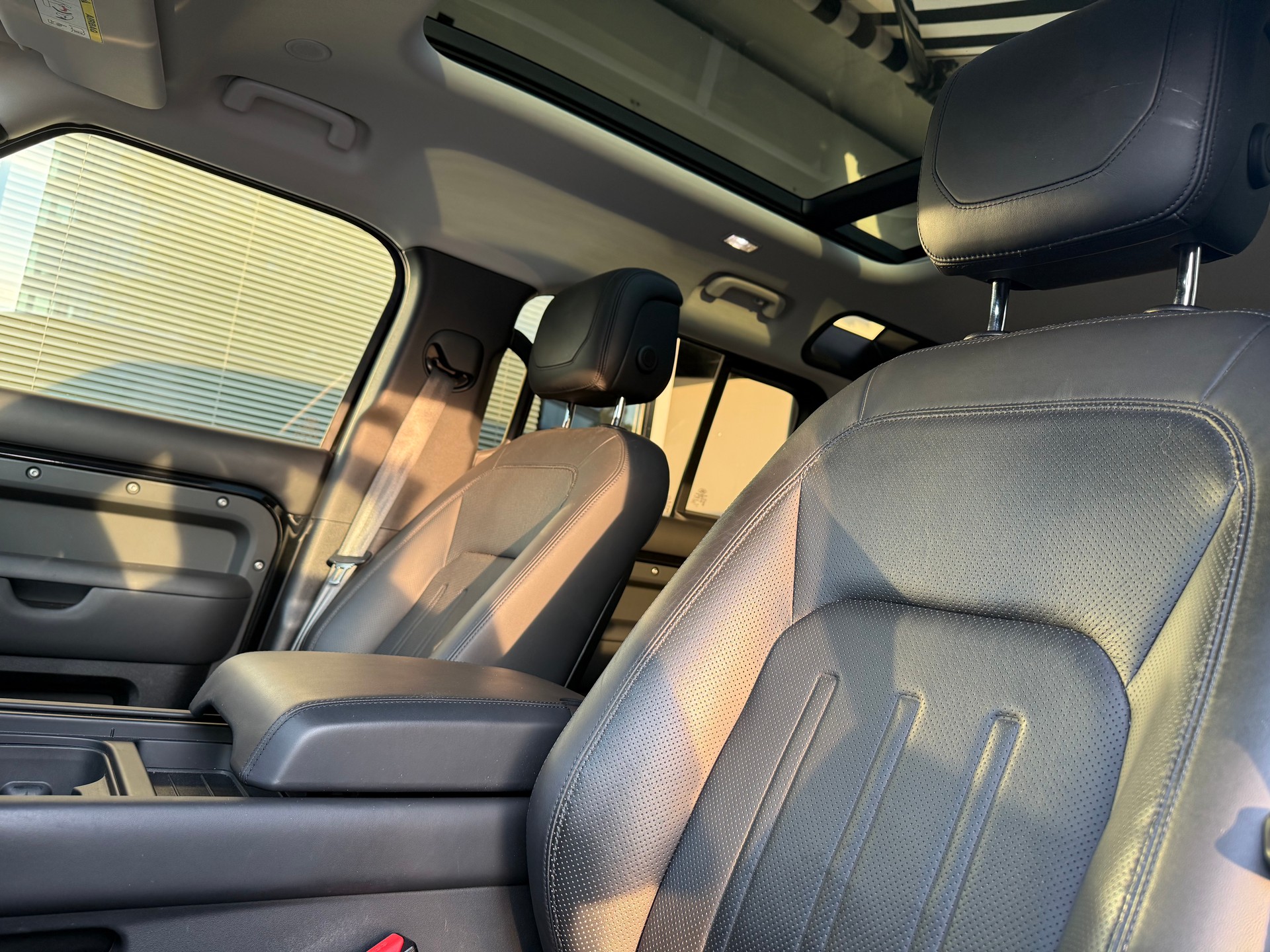 LAND ROVER Defender 110 D240 SD4 HSE AT8-image-7