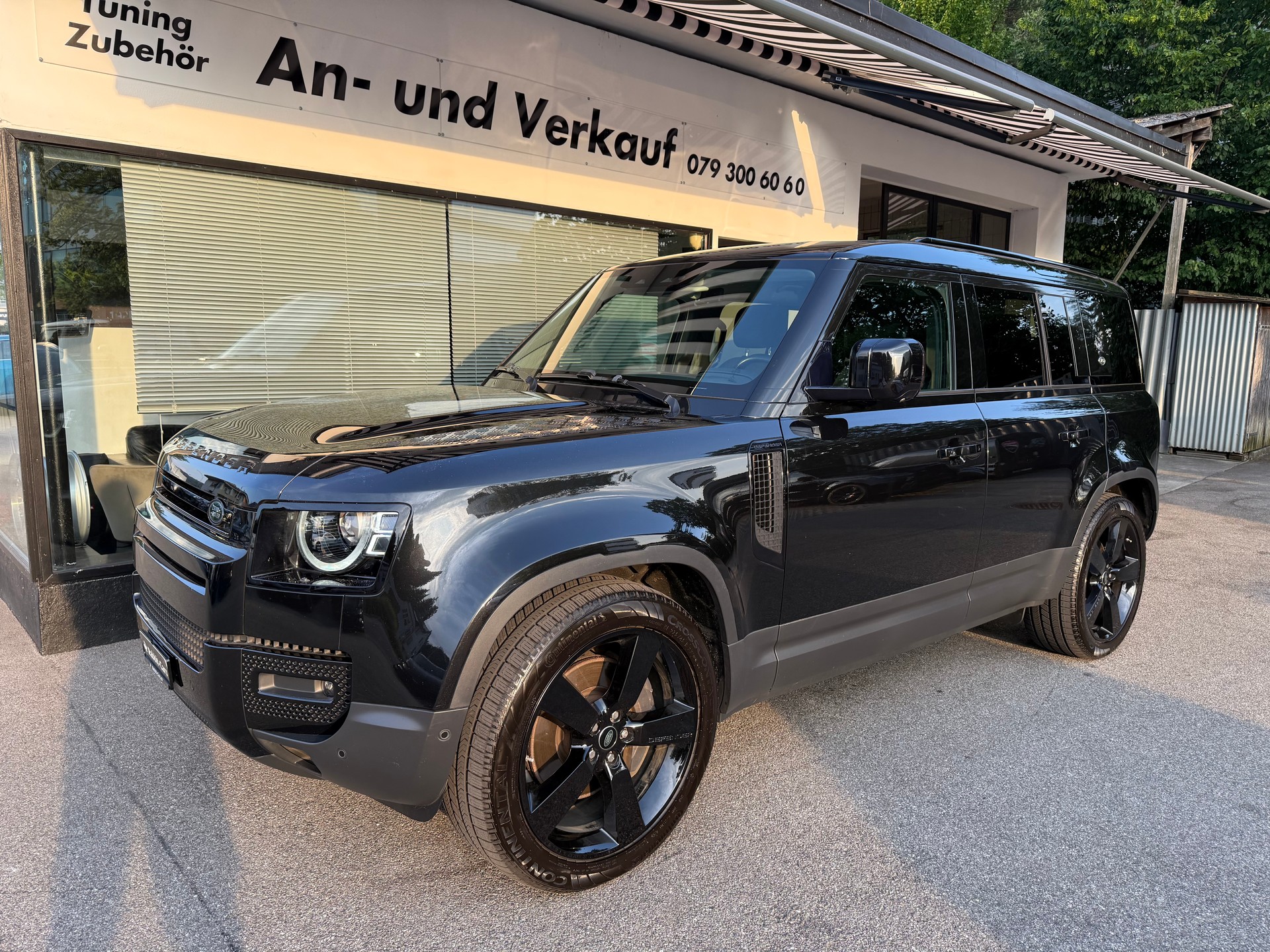 LAND ROVER Defender 110 D240 SD4 HSE AT8-image-0