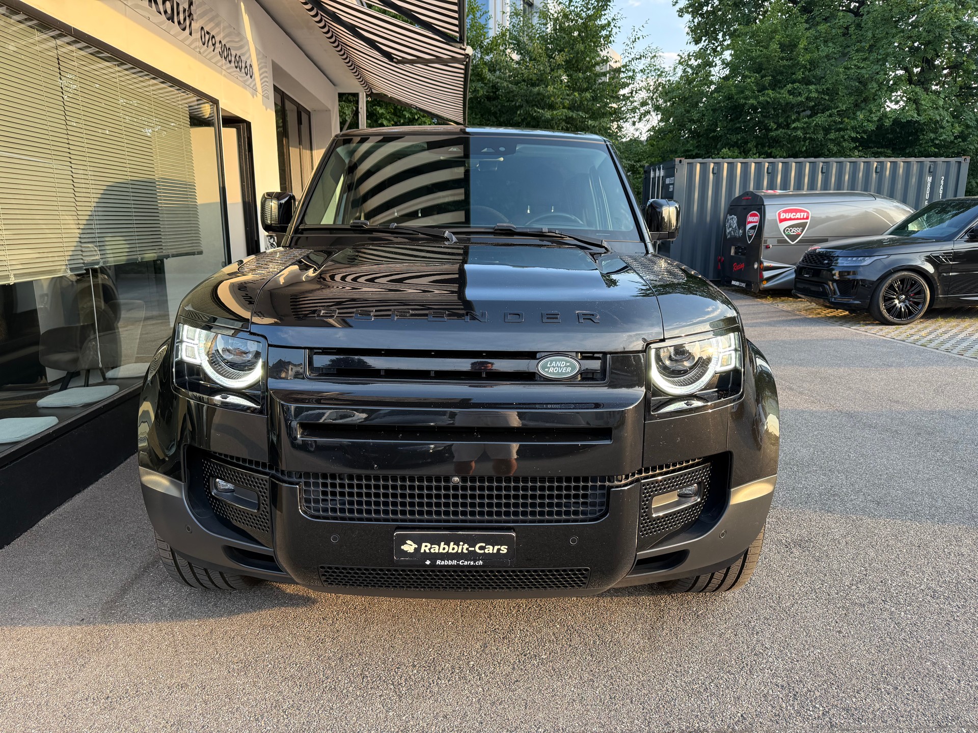 LAND ROVER Defender 110 D240 SD4 HSE AT8-image-1