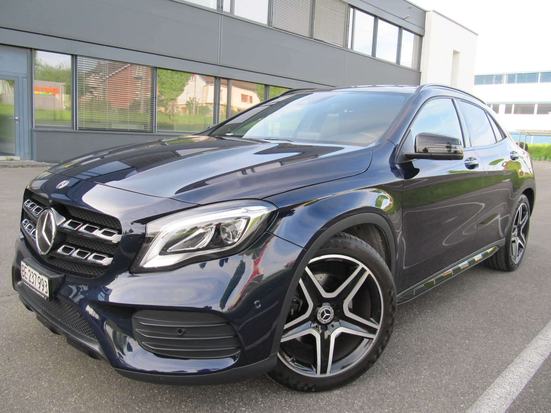 MERCEDES-BENZ GLA 220 Urban 4Matic 7G-DCT-image-2
