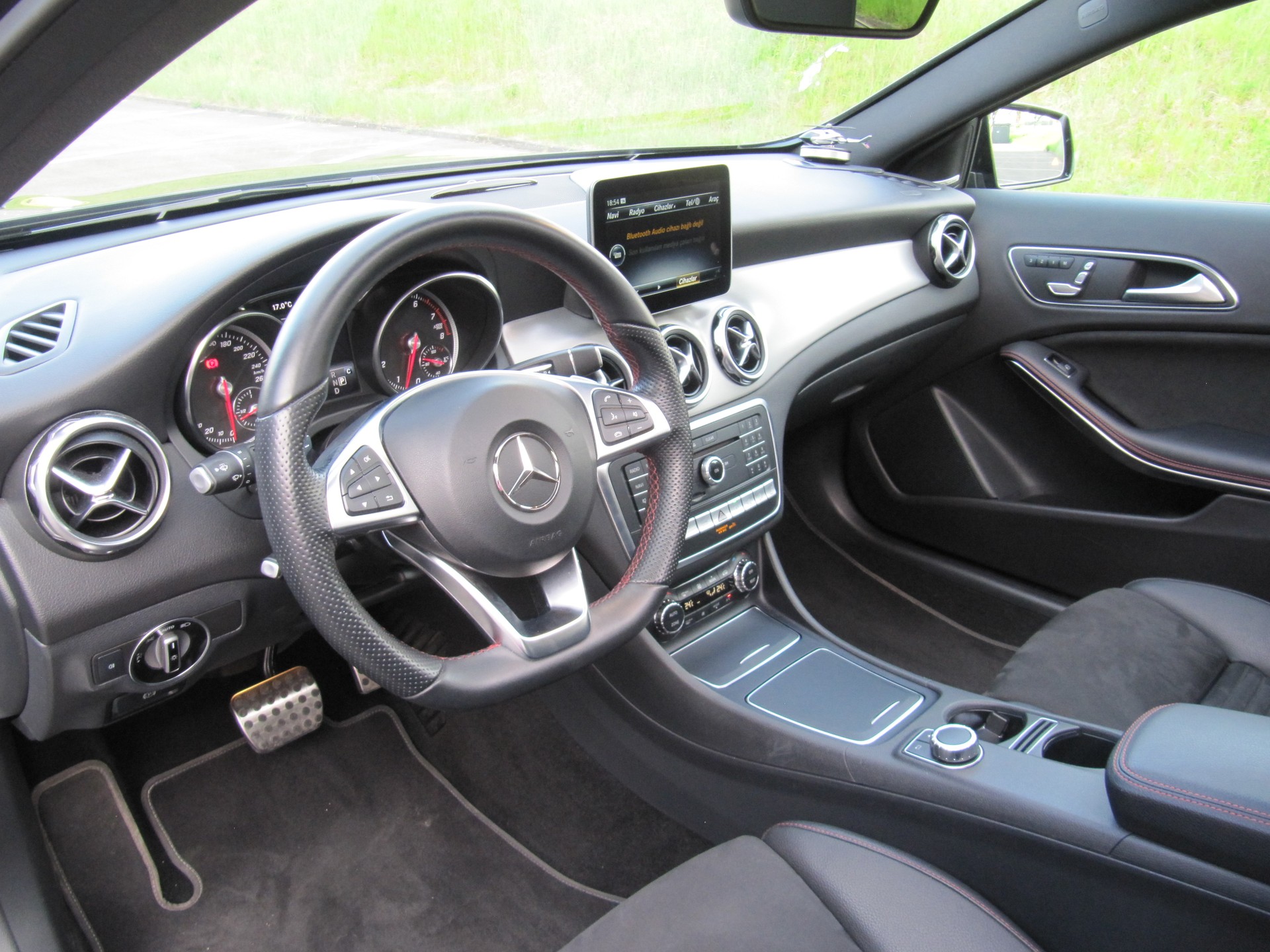 MERCEDES-BENZ GLA 220 Urban 4Matic 7G-DCT-image-11