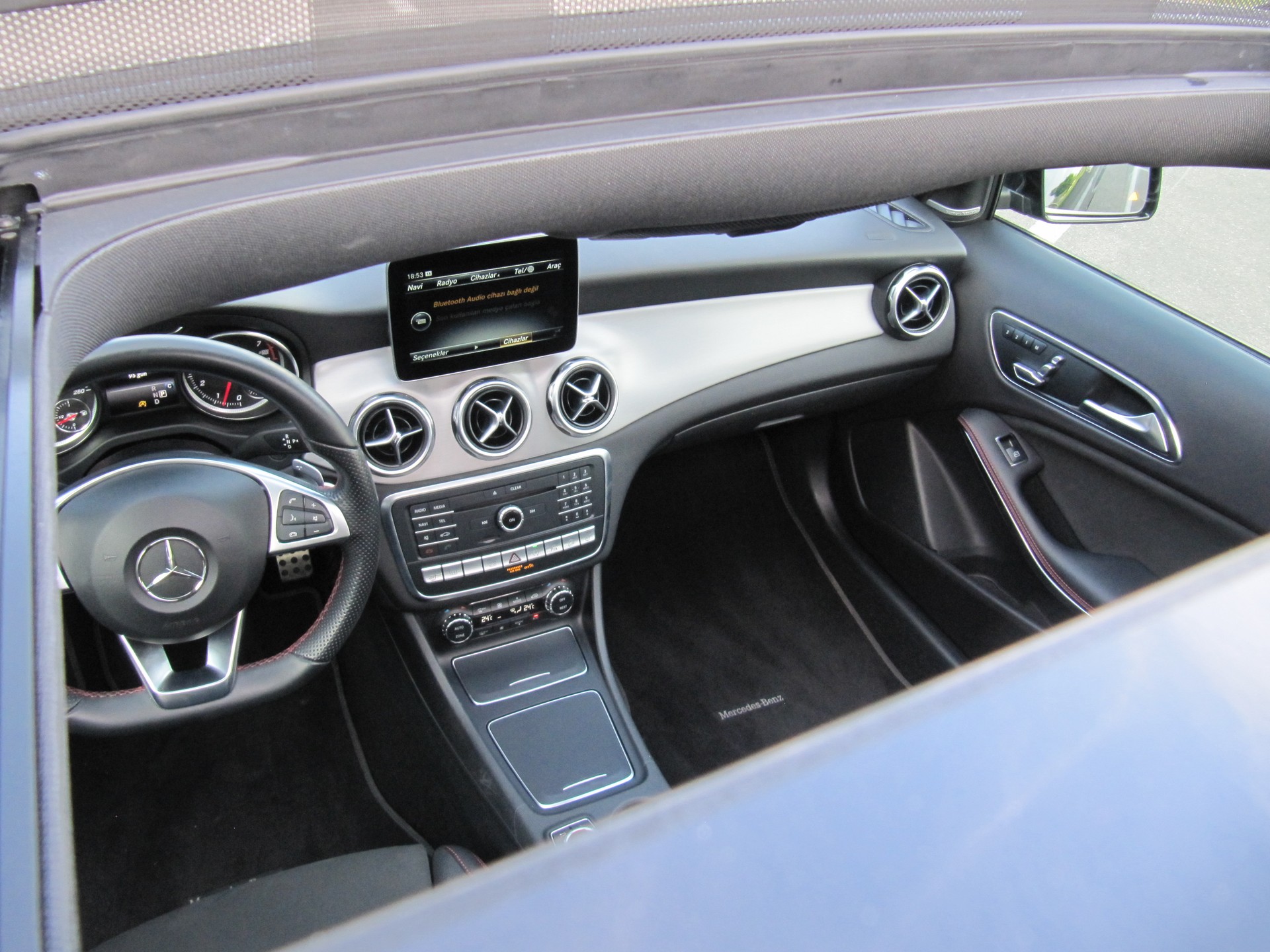 MERCEDES-BENZ GLA 220 Urban 4Matic 7G-DCT-image-14