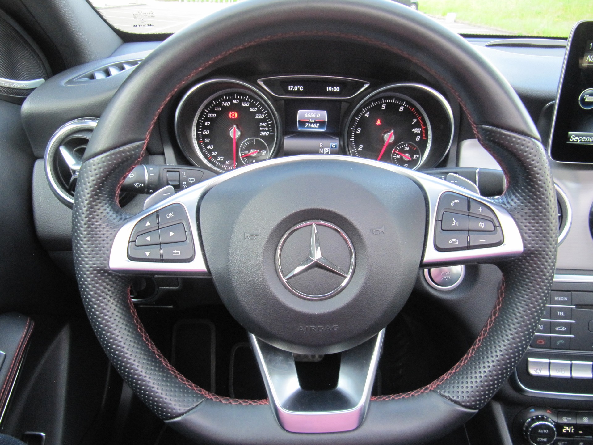 MERCEDES-BENZ GLA 220 Urban 4Matic 7G-DCT-image-10