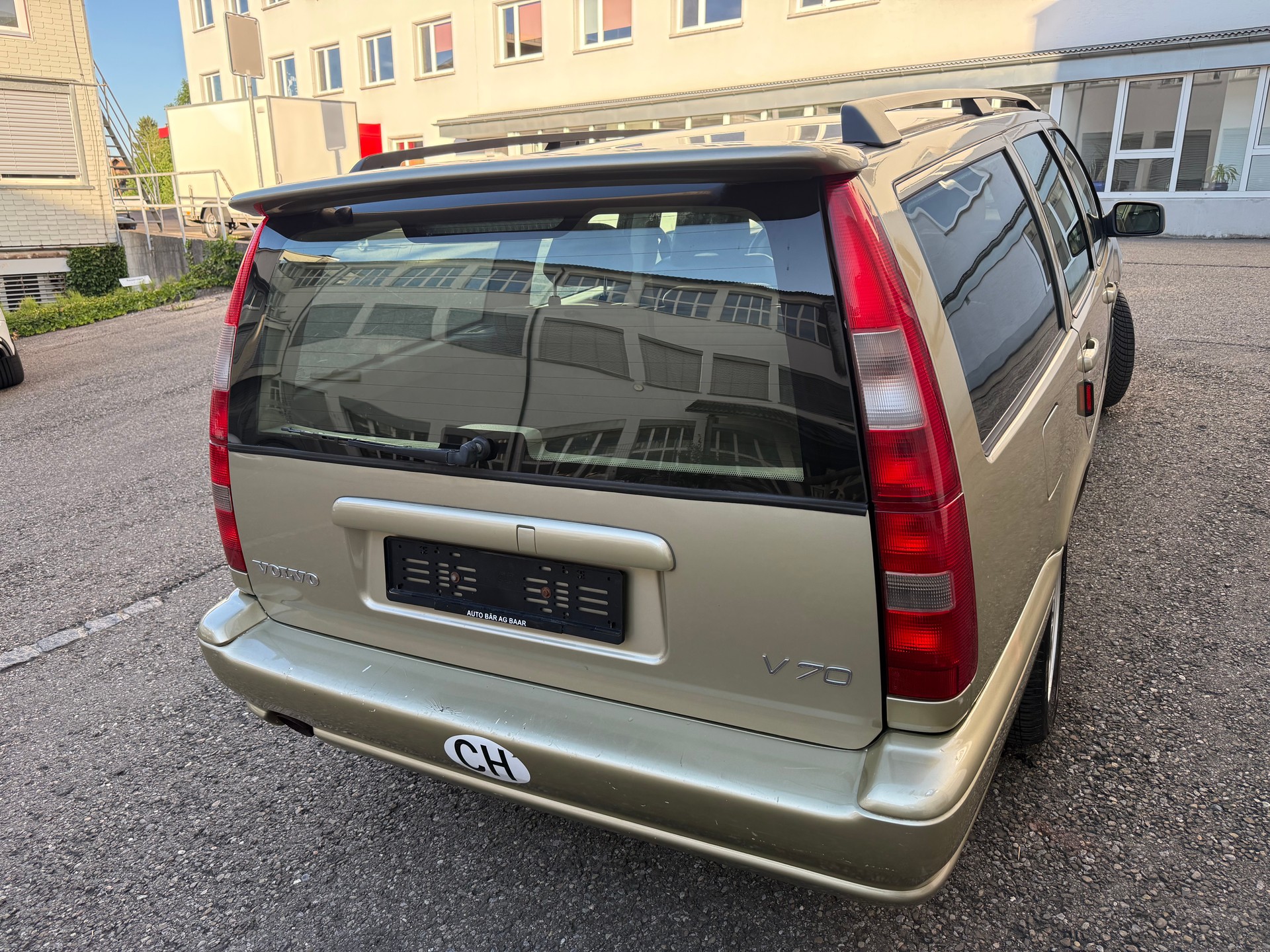 VOLVO V70 2.4 T-image-4