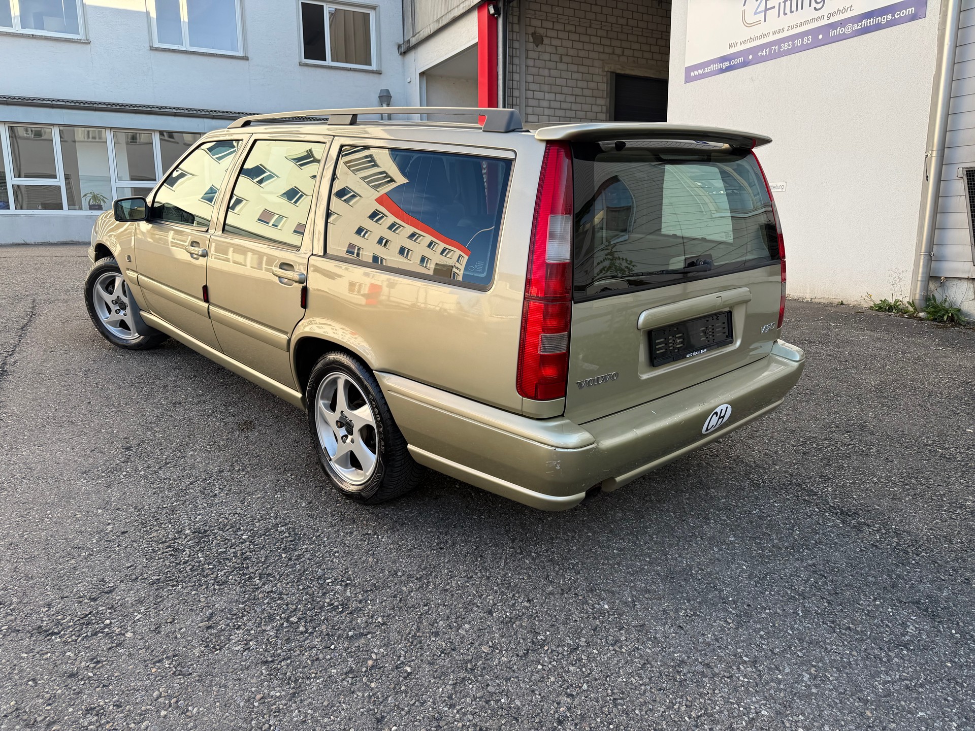VOLVO V70 2.4 T-image-2