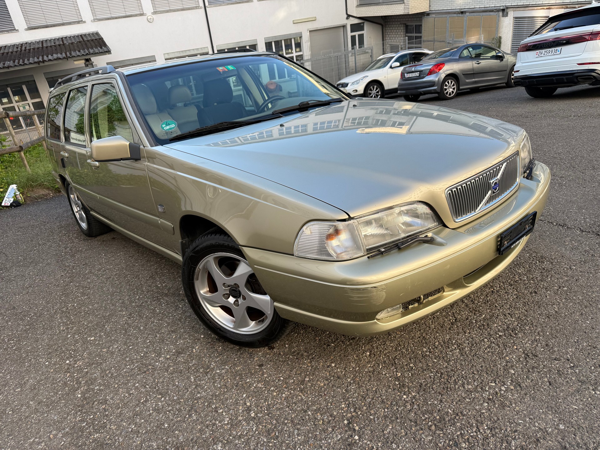 VOLVO V70 2.4 T-image-3