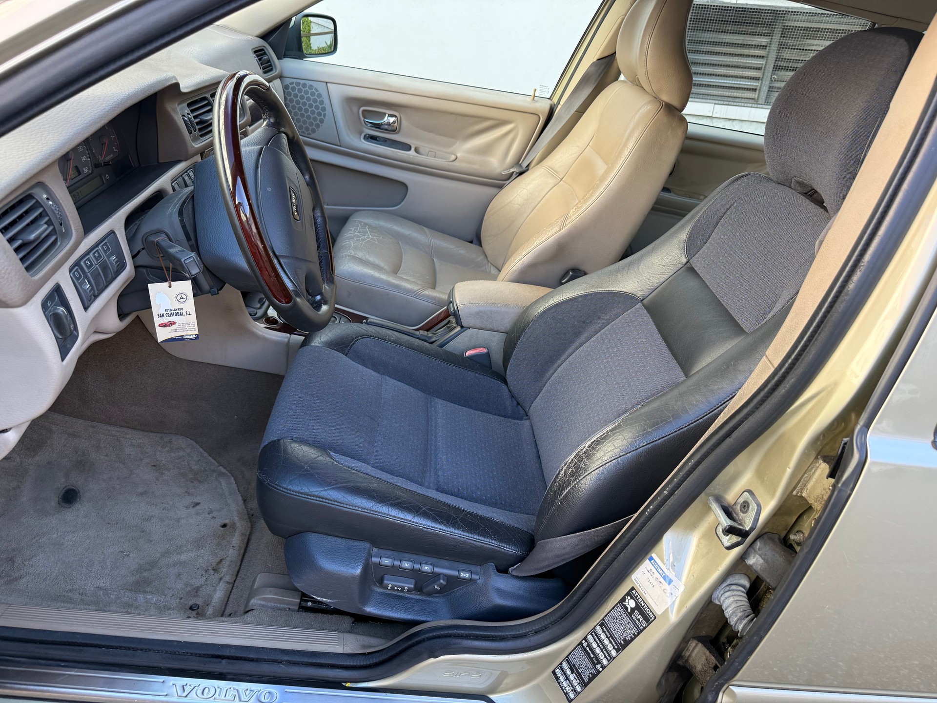 VOLVO V70 2.4 T-image-7