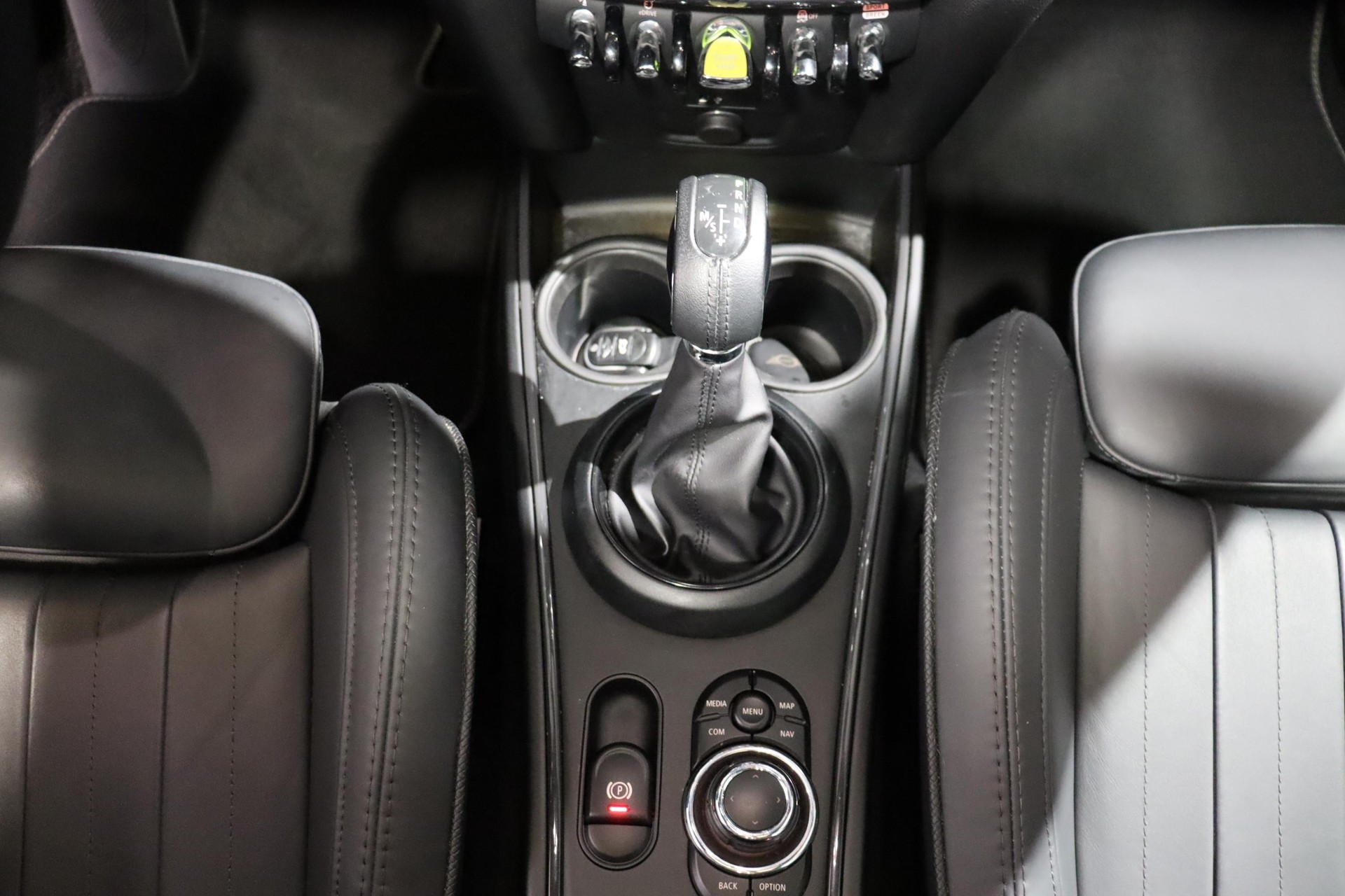 MINI Countryman F60 1.5i Cooper S E ALL4-image-12