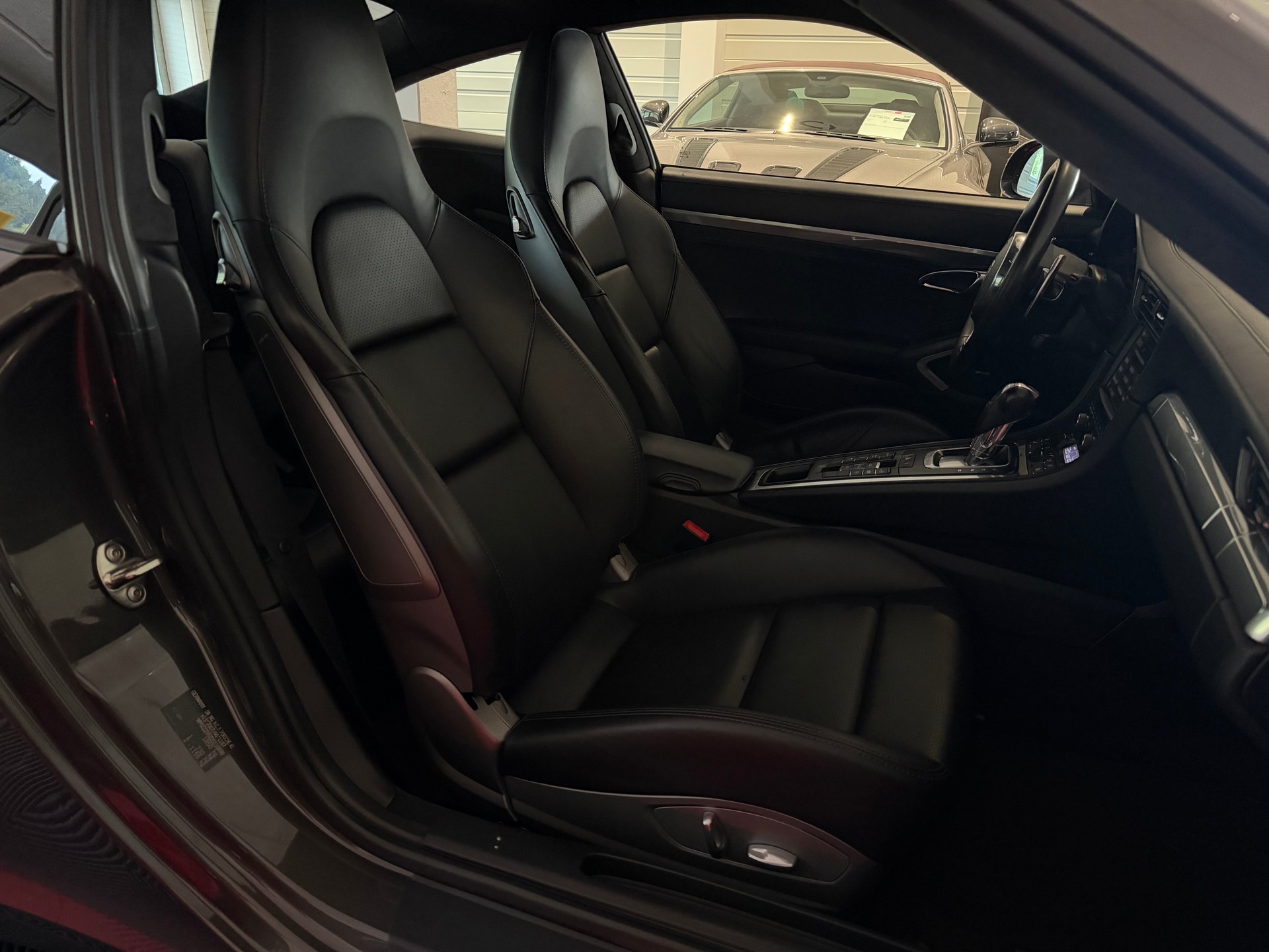 PORSCHE 911 Carrera S-image-12