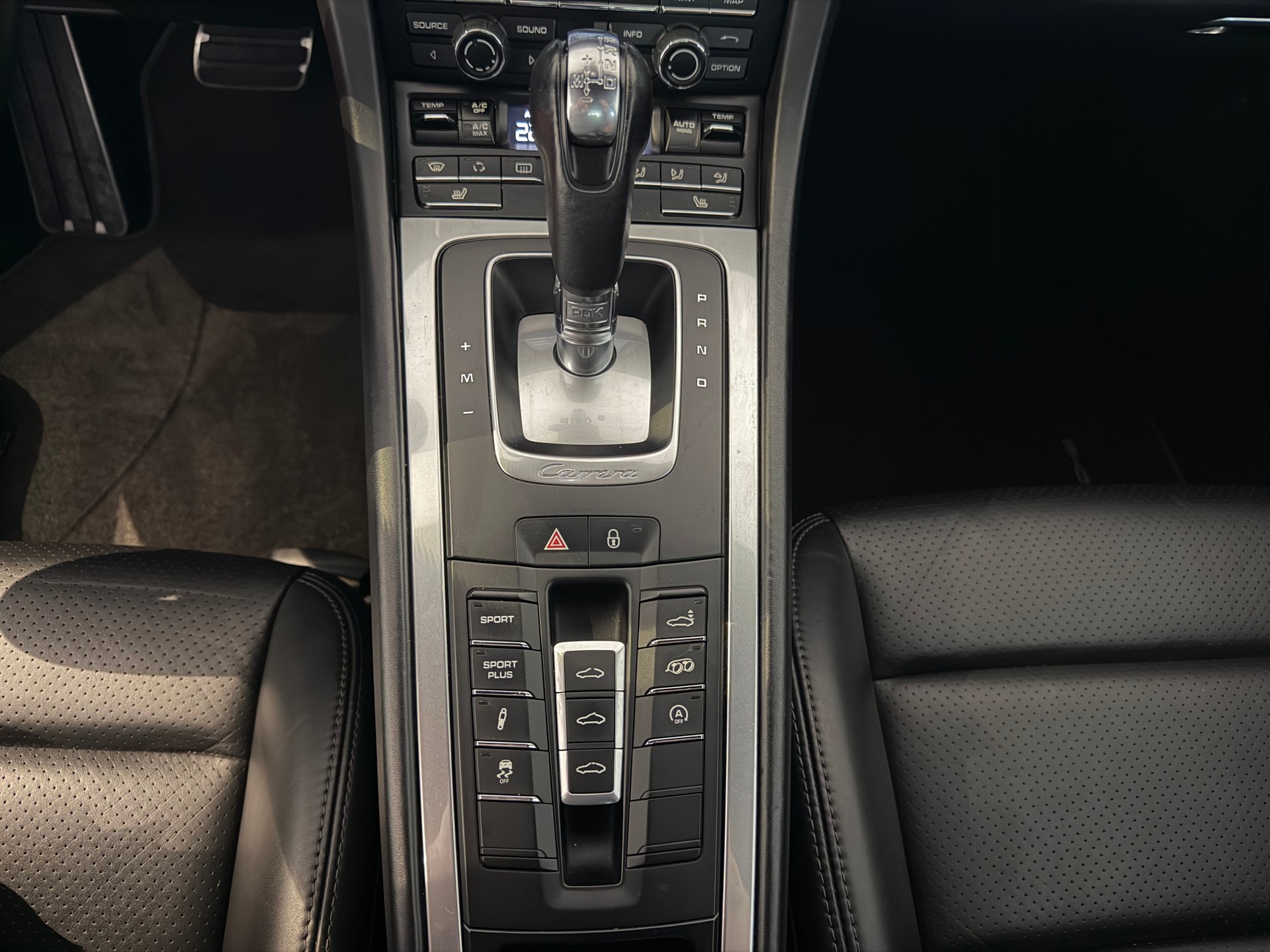 PORSCHE 911 Carrera S-image-8