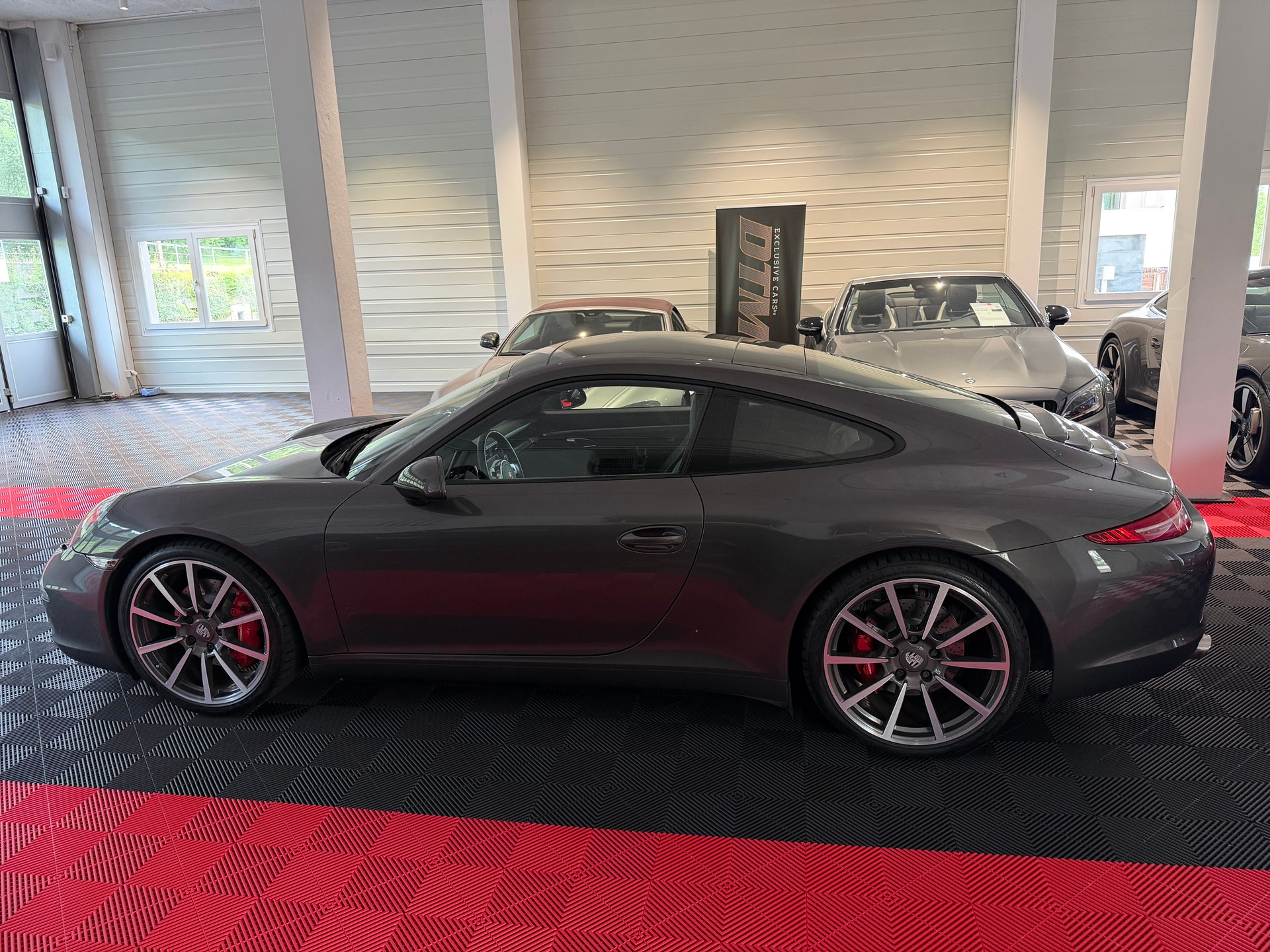 PORSCHE 911 Carrera S-image-1