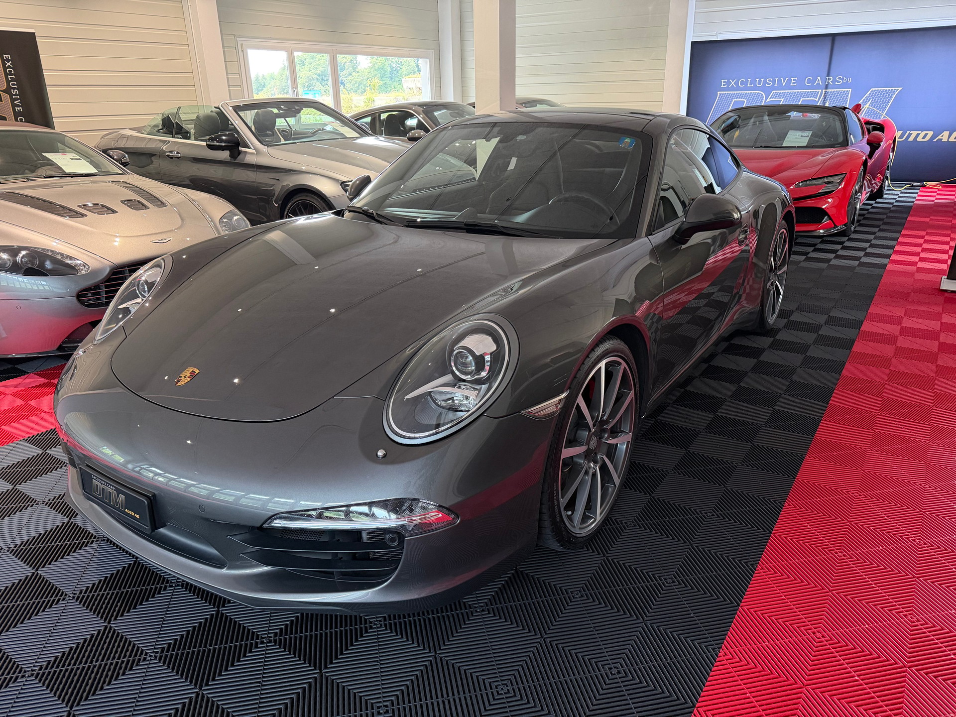 PORSCHE 911 Carrera S-image-0