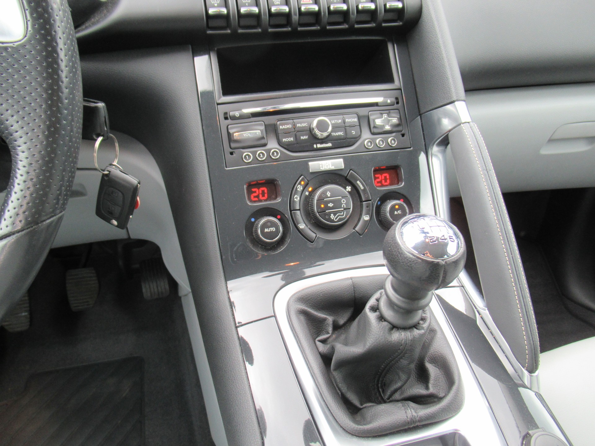 PEUGEOT 3008 1.2 Pure Tech Féline-image-9
