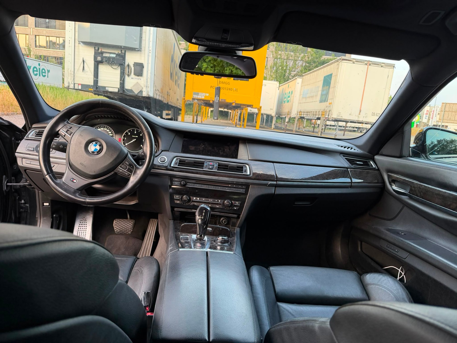 BMW 740-image-3