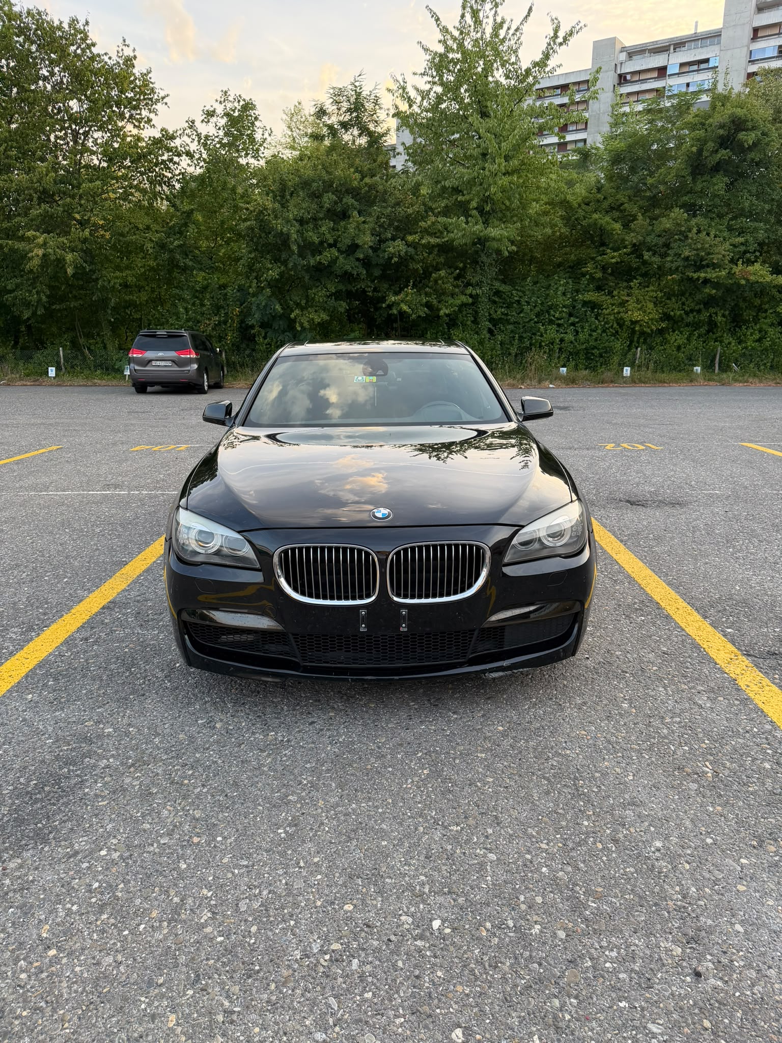 BMW 740-image-2