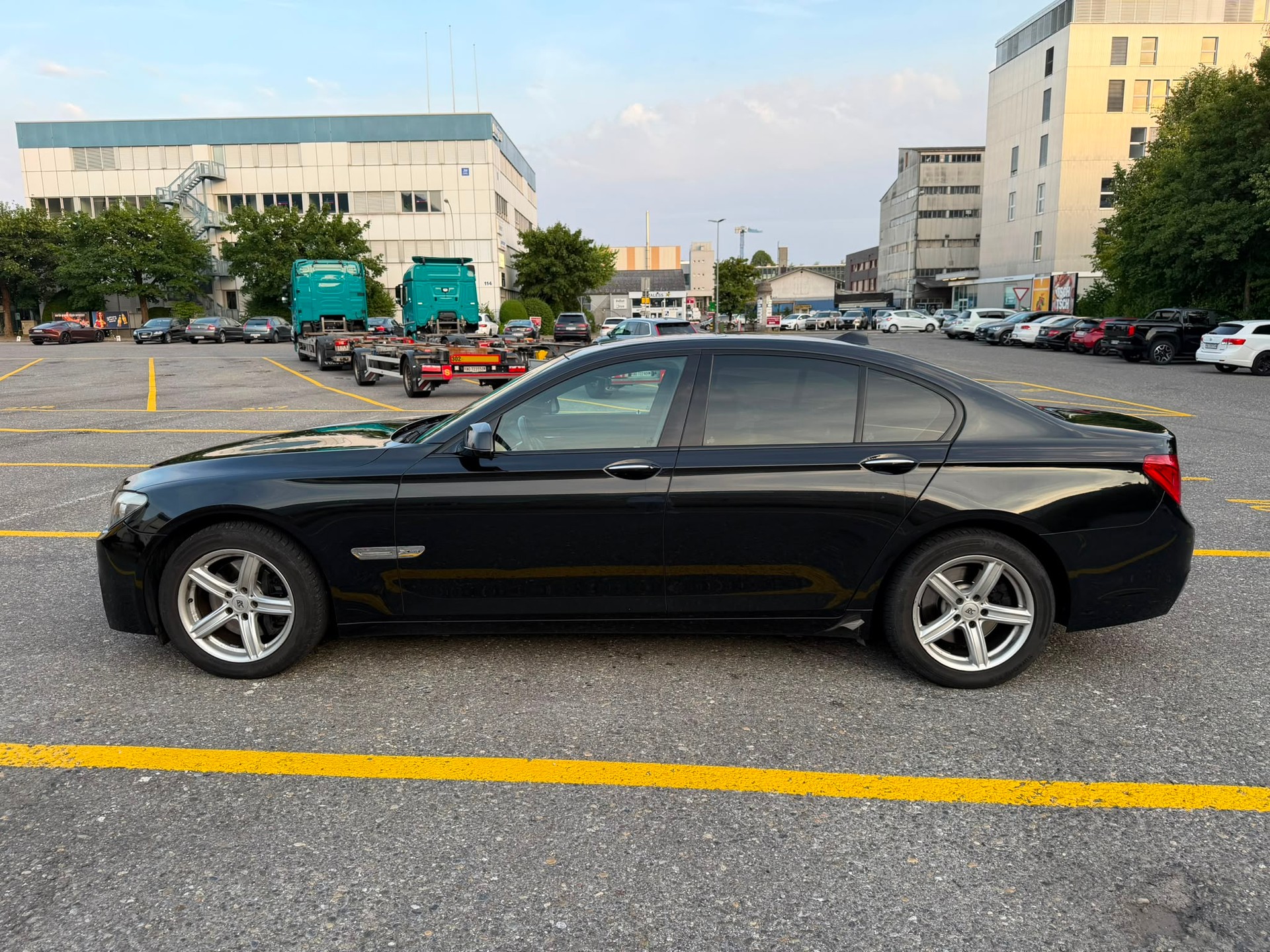 BMW 740-image-0