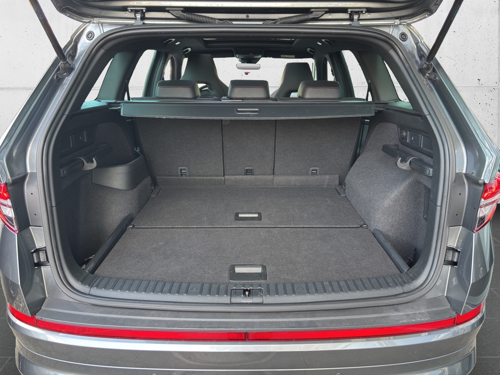 SKODA Kodiaq 2.0 TSI 4x4 RS mit Panorama-Ausstell-/Schiebedach-image-8