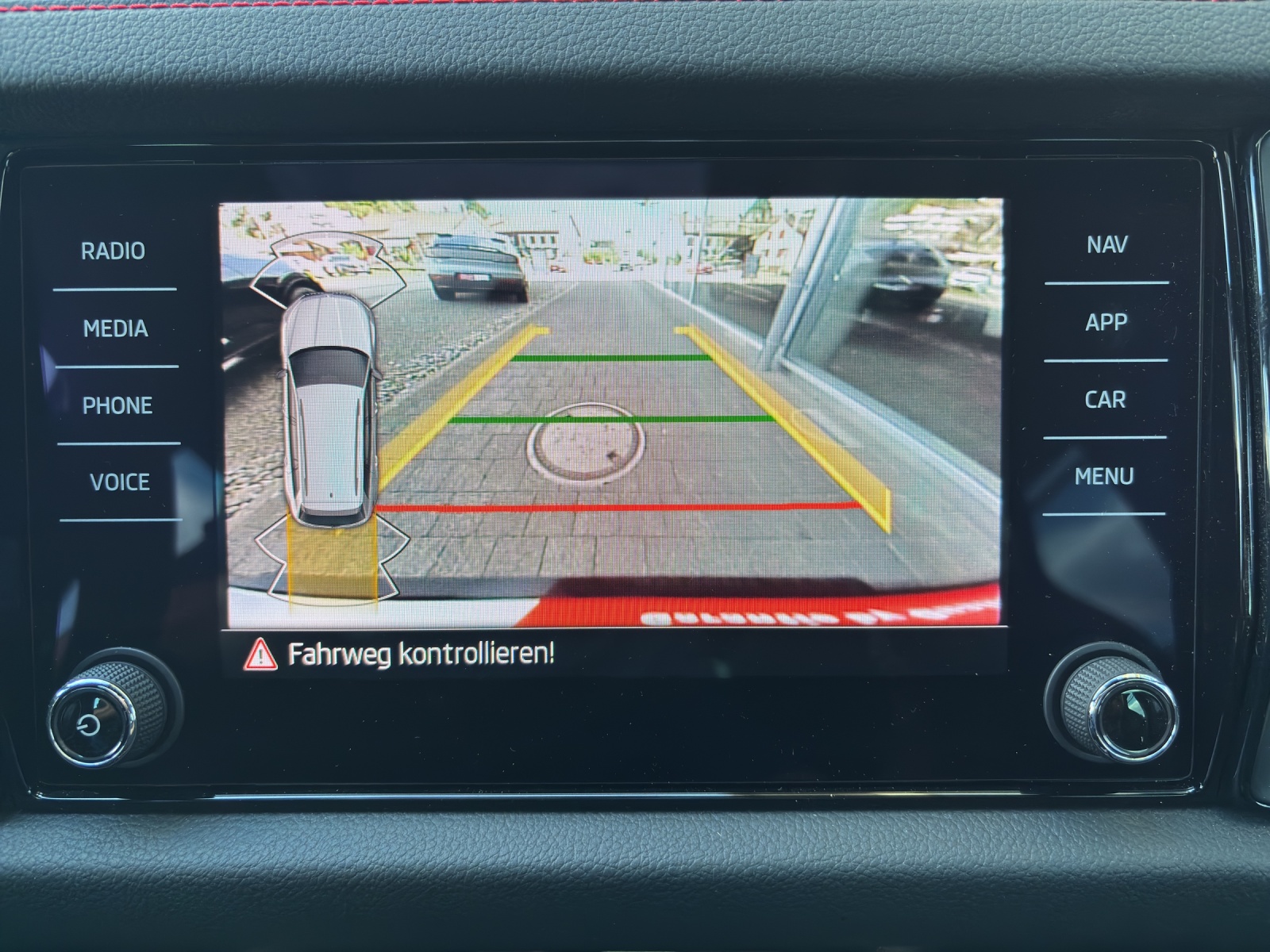 SKODA Kodiaq 2.0 TSI 4x4 RS mit Panorama-Ausstell-/Schiebedach-image-16