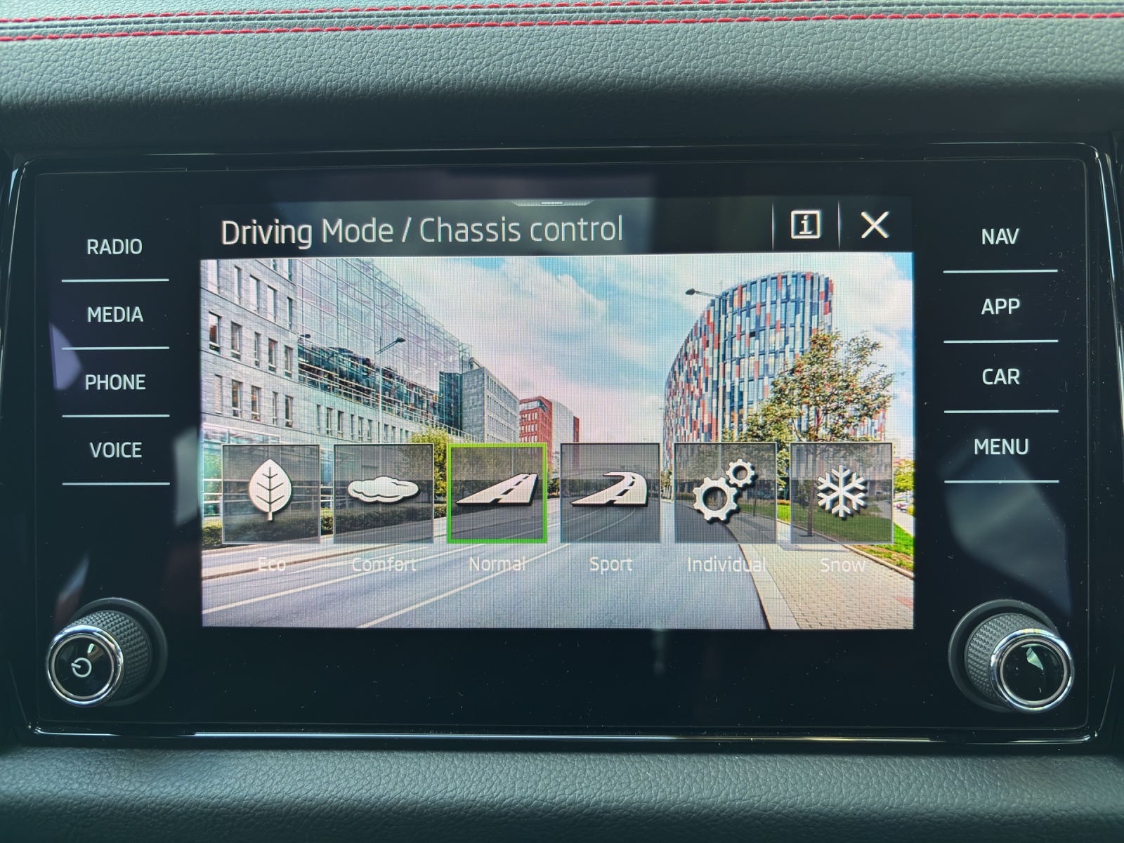 SKODA Kodiaq 2.0 TSI 4x4 RS mit Panorama-Ausstell-/Schiebedach-image-22