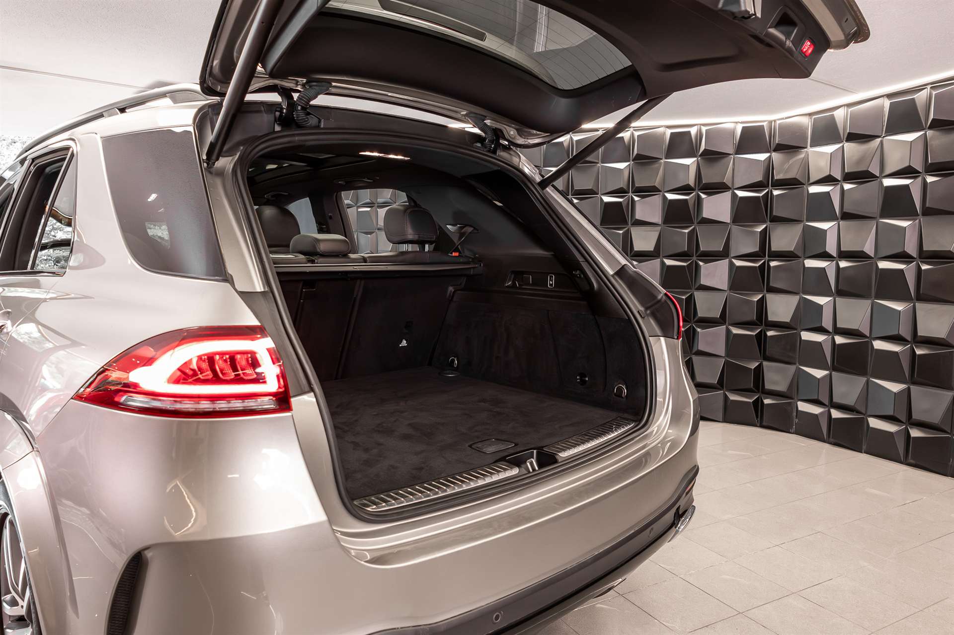 MERCEDES-BENZ GLE 400 d 4Matic AMG Line 9G-Tronic-image-26
