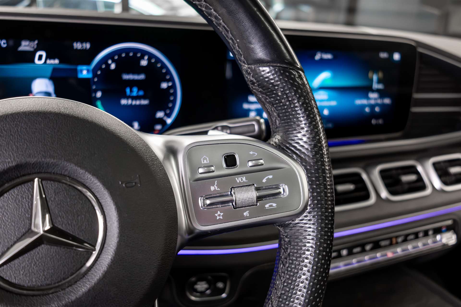 MERCEDES-BENZ GLE 400 d 4Matic AMG Line 9G-Tronic-image-9