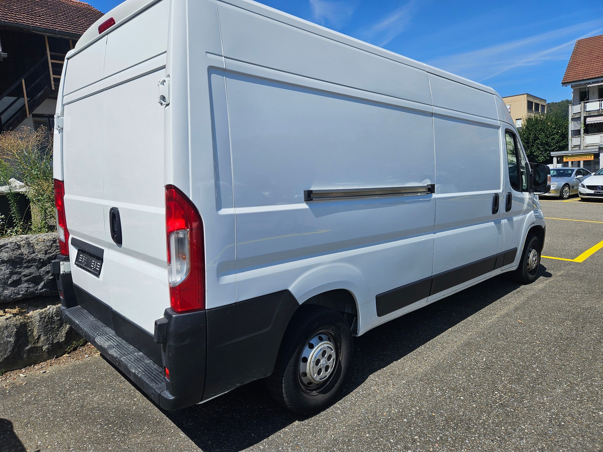 CITROEN Jumper 35 2.2 BlueHDi 165 Club L3H2-image-2
