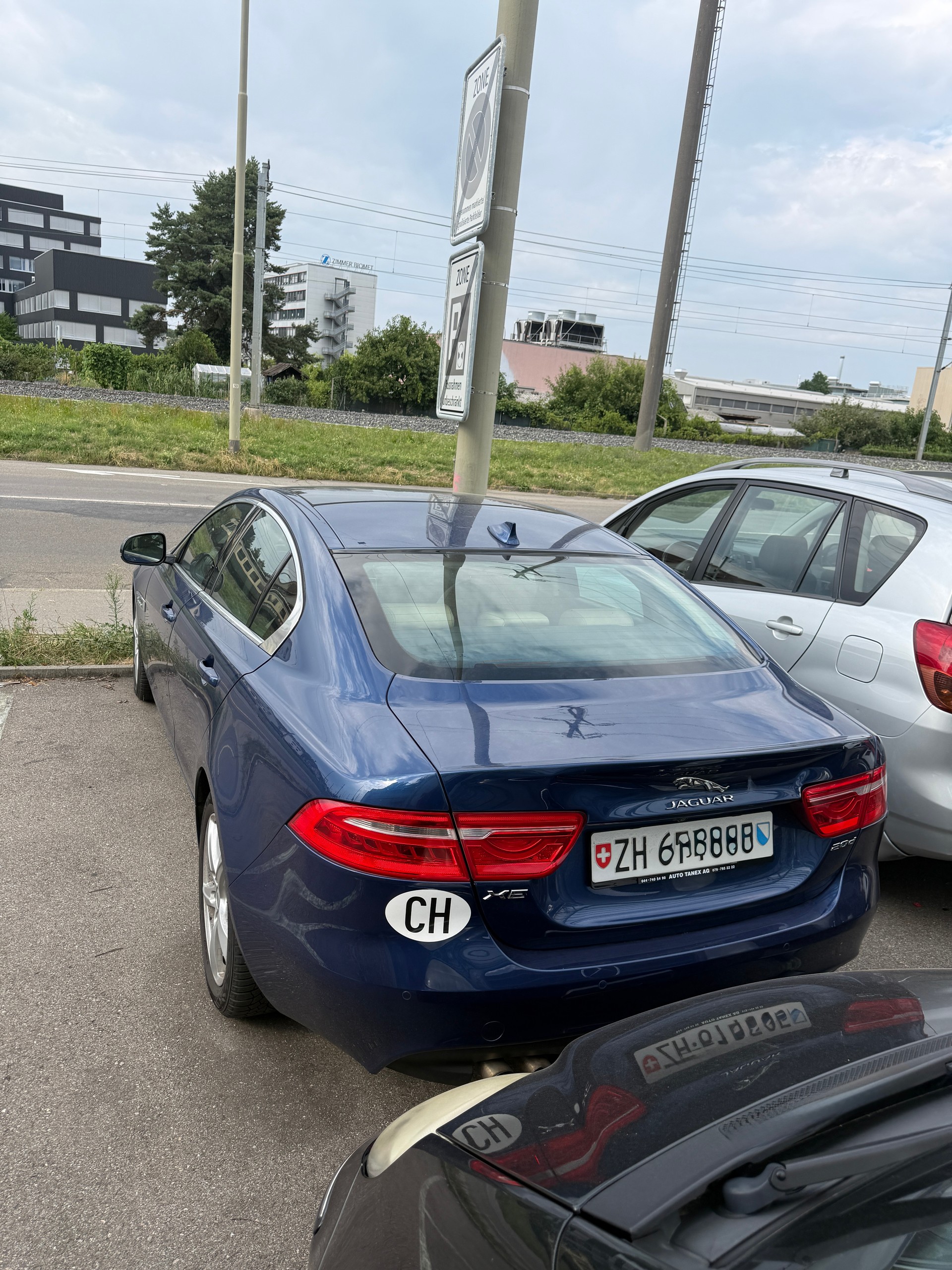 JAGUAR XE 20d Portfolio Automat-image-2