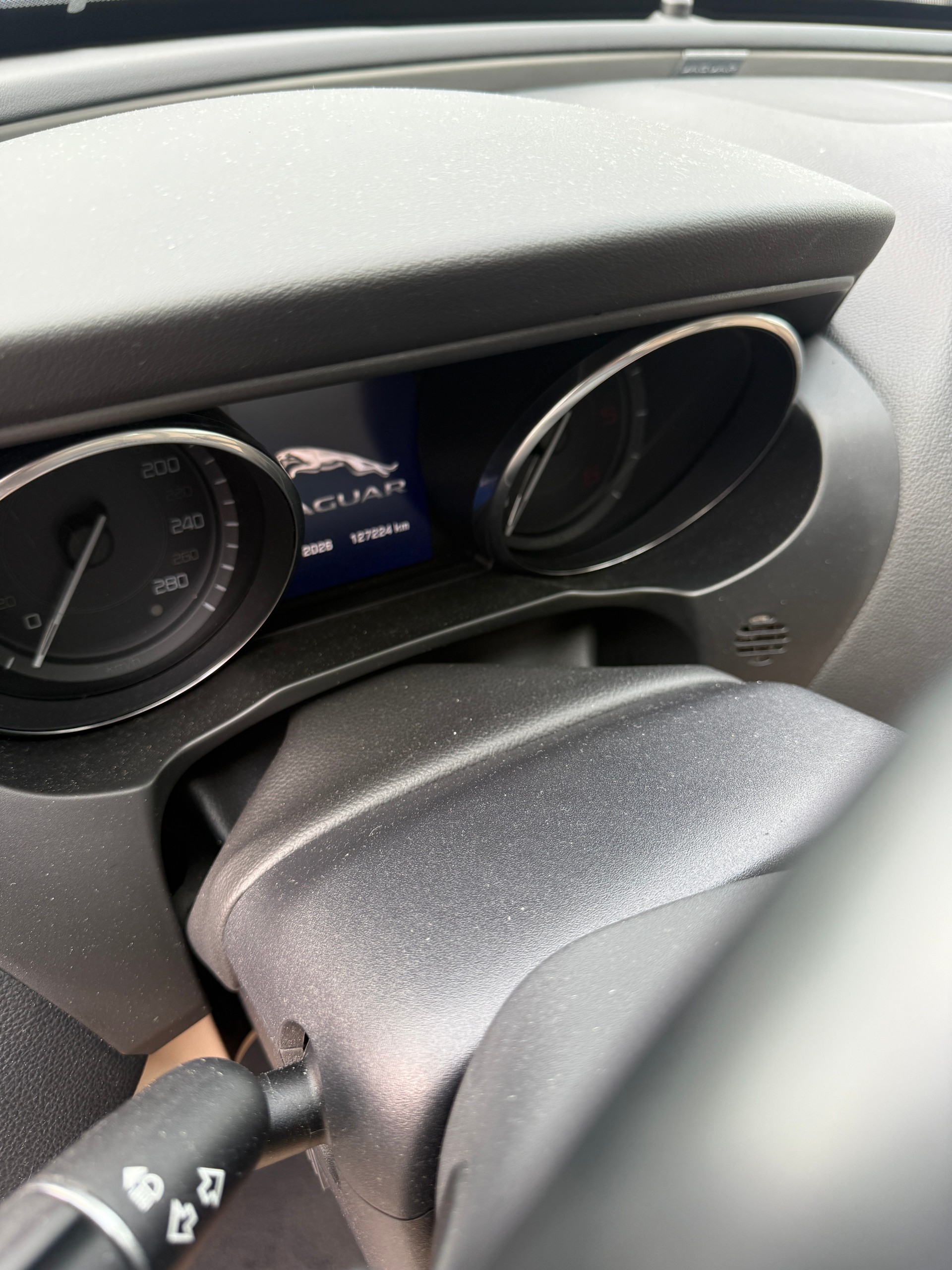 JAGUAR XE 20d Portfolio Automat-image-5