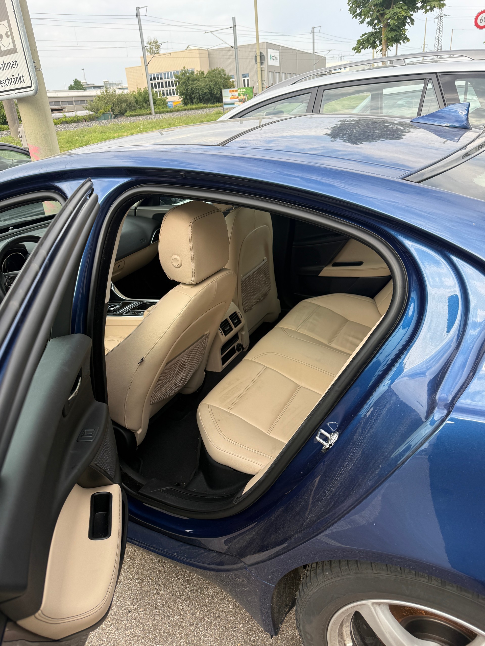 JAGUAR XE 20d Portfolio Automat-image-4