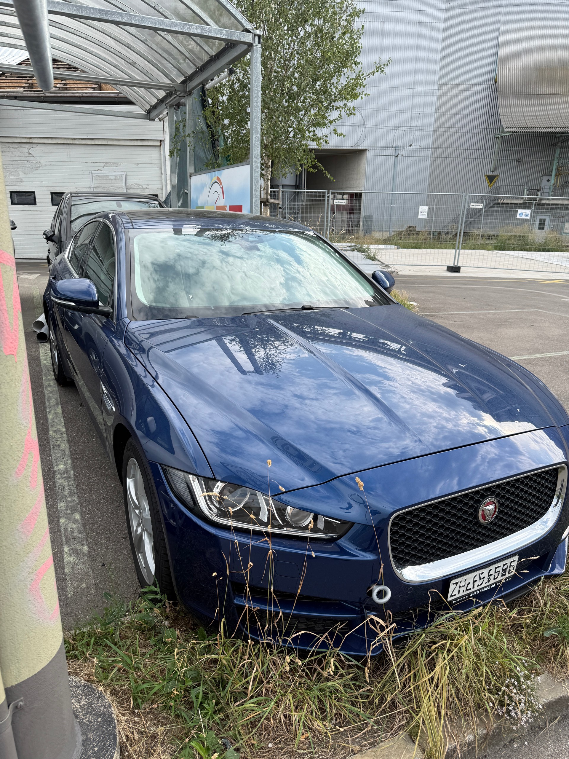 JAGUAR XE 20d Portfolio Automat-image-0