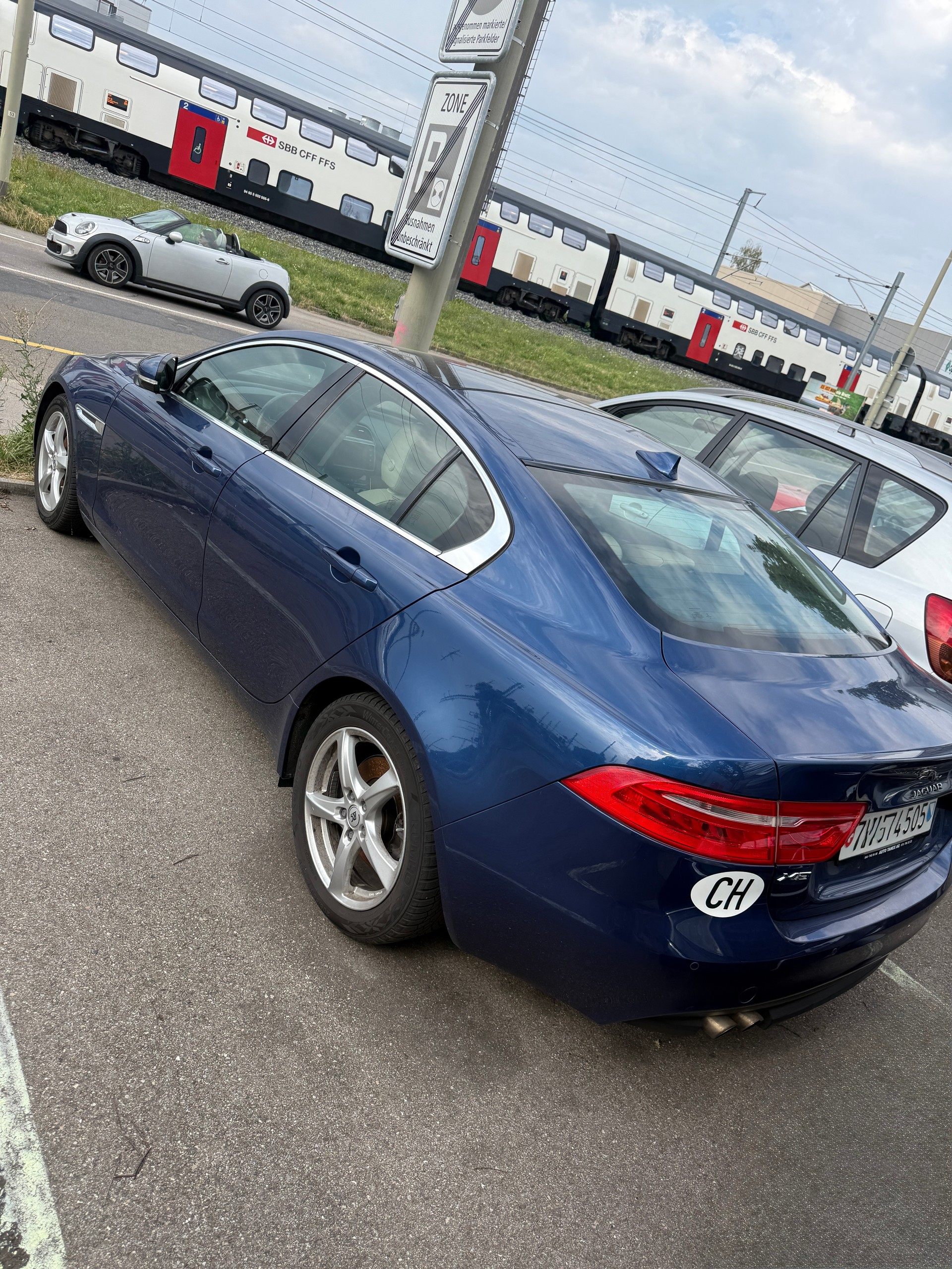 JAGUAR XE 20d Portfolio Automat-image-9