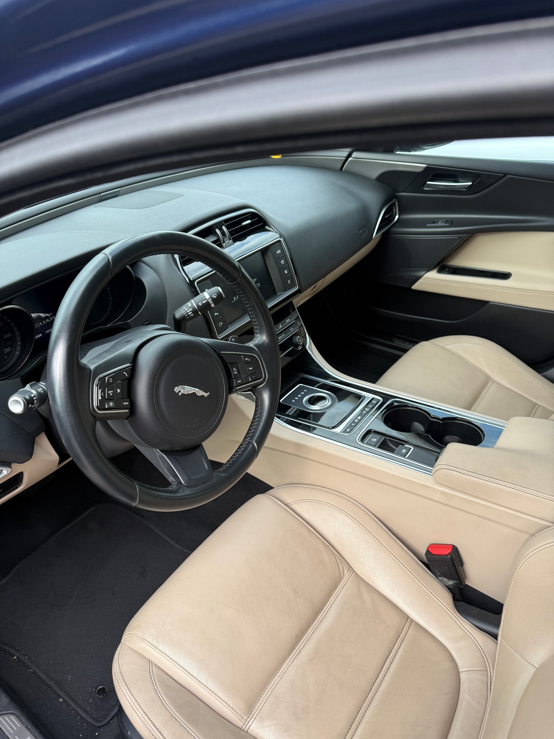JAGUAR XE 20d Portfolio Automat-image-7